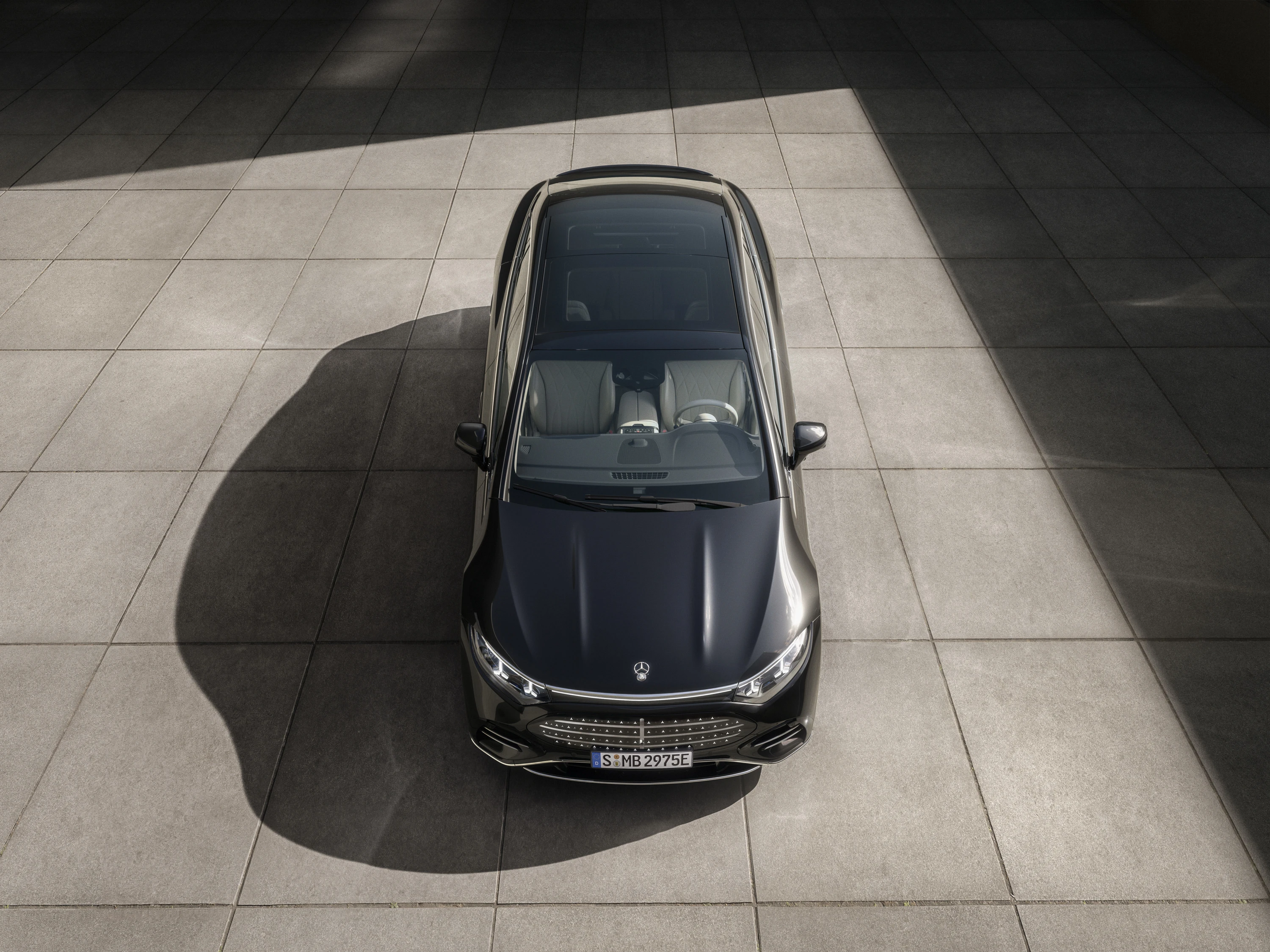 Mercedes EQS 400 exterior view
