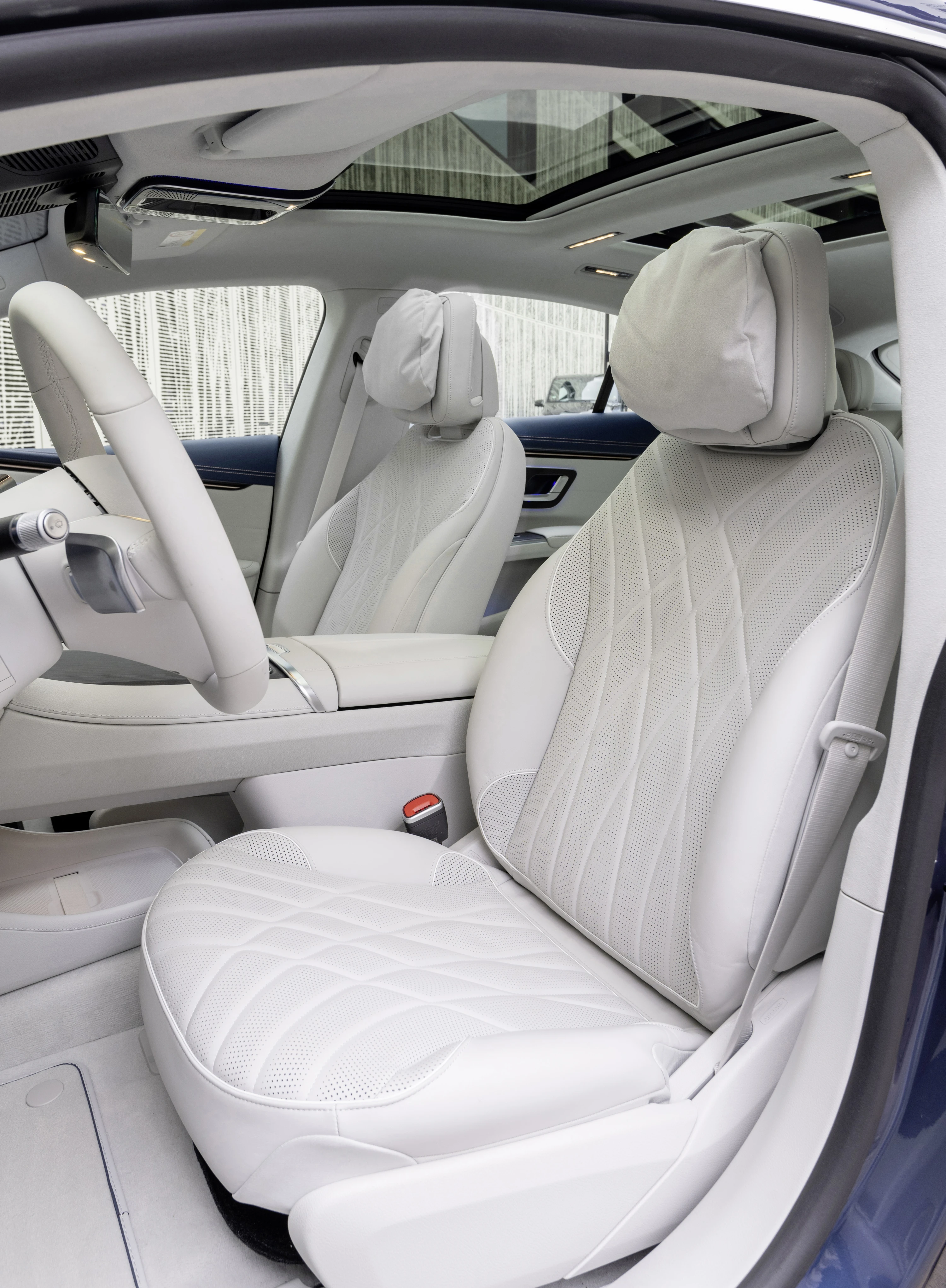 Mercedes-EQ EQS 450 4MATIC frontseats view