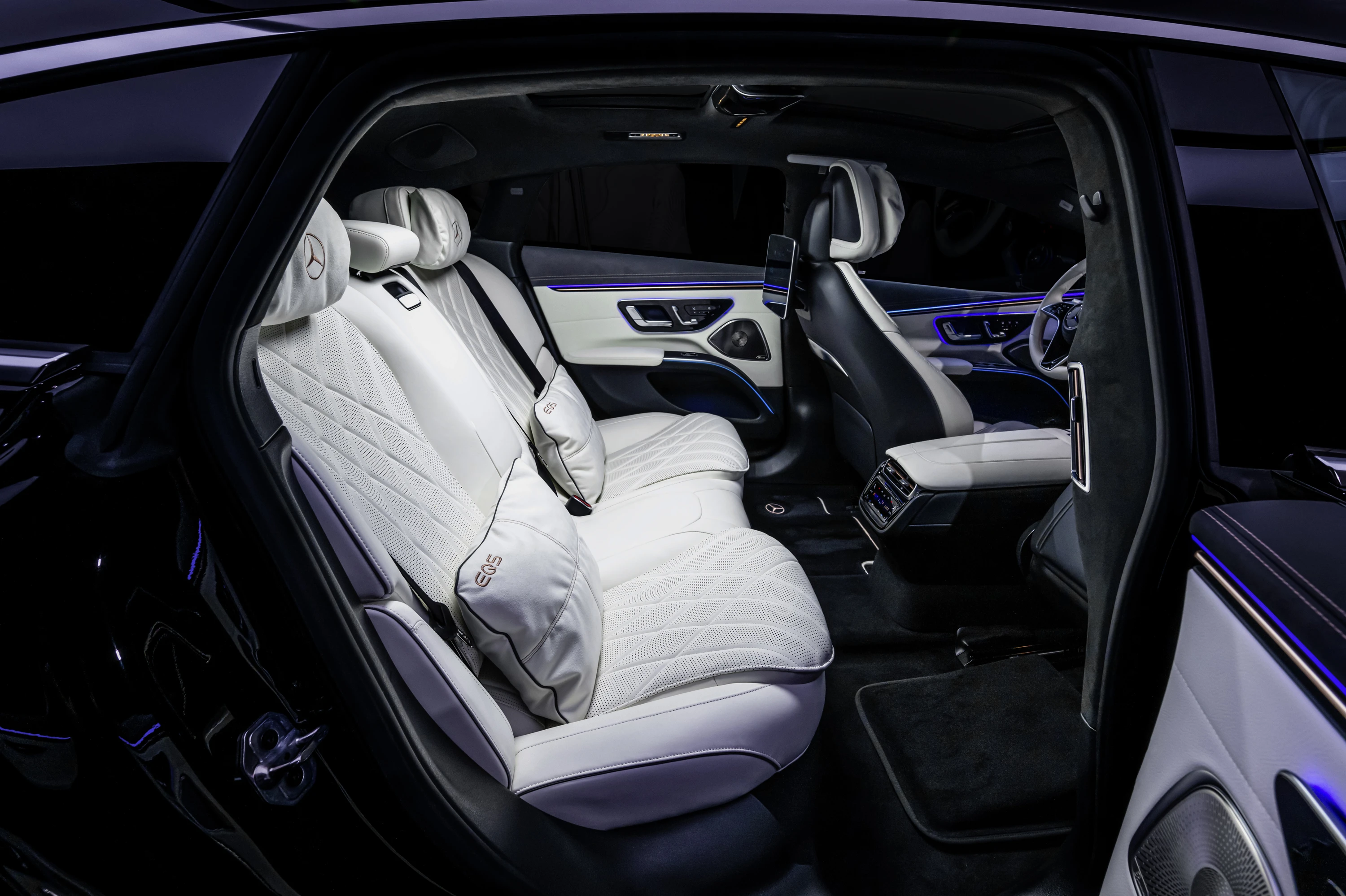 Mercedes-EQ EQS 450 4MATIC secondrowseats view