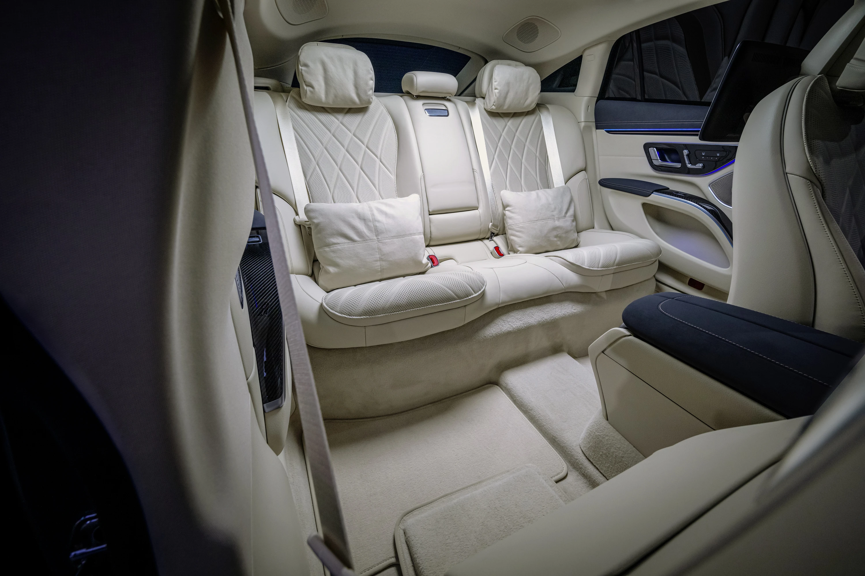 Mercedes-EQ EQS 450 4MATIC secondrowseats view