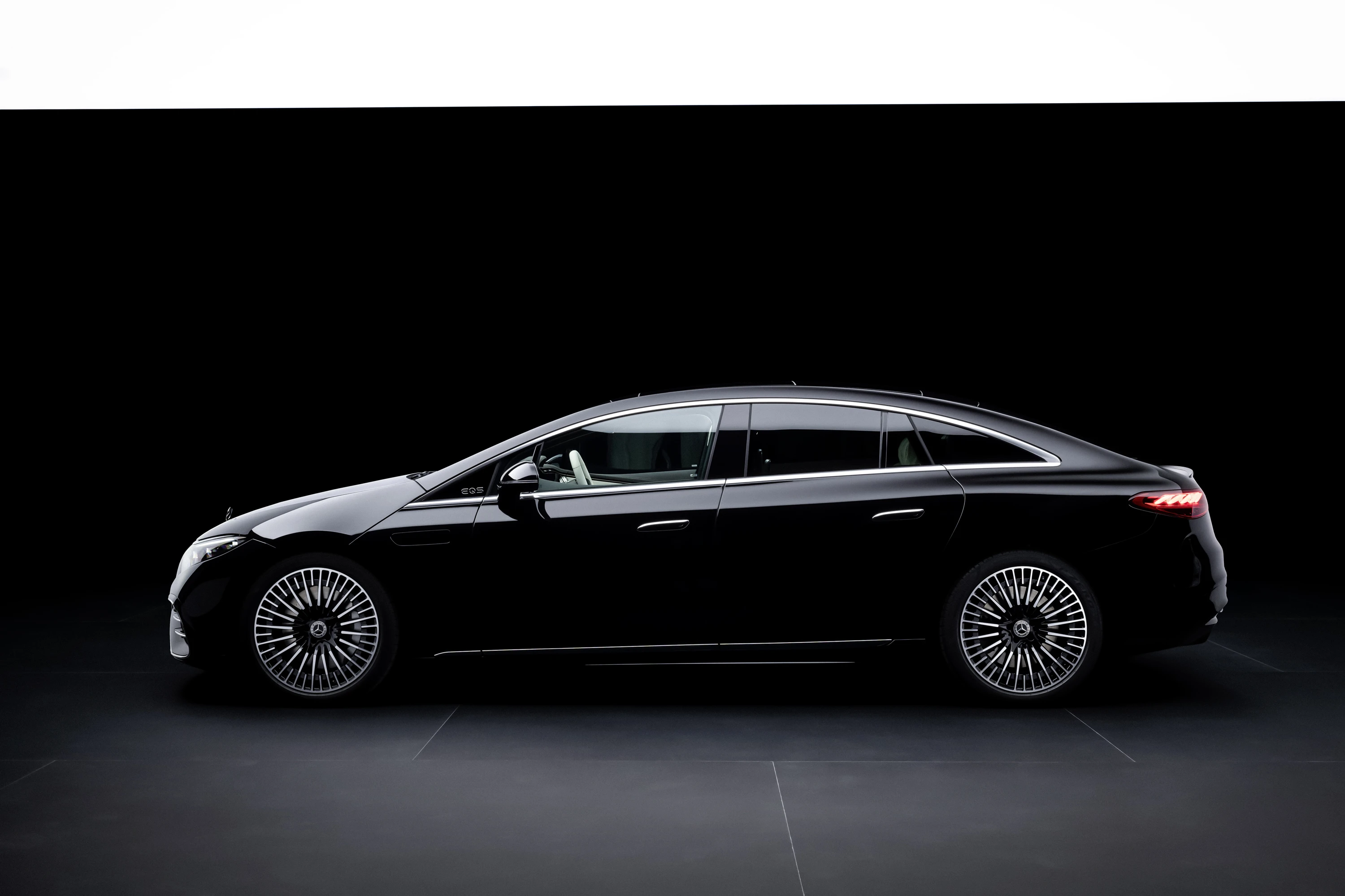 Mercedes-EQ EQS 450 4MATIC exterior view