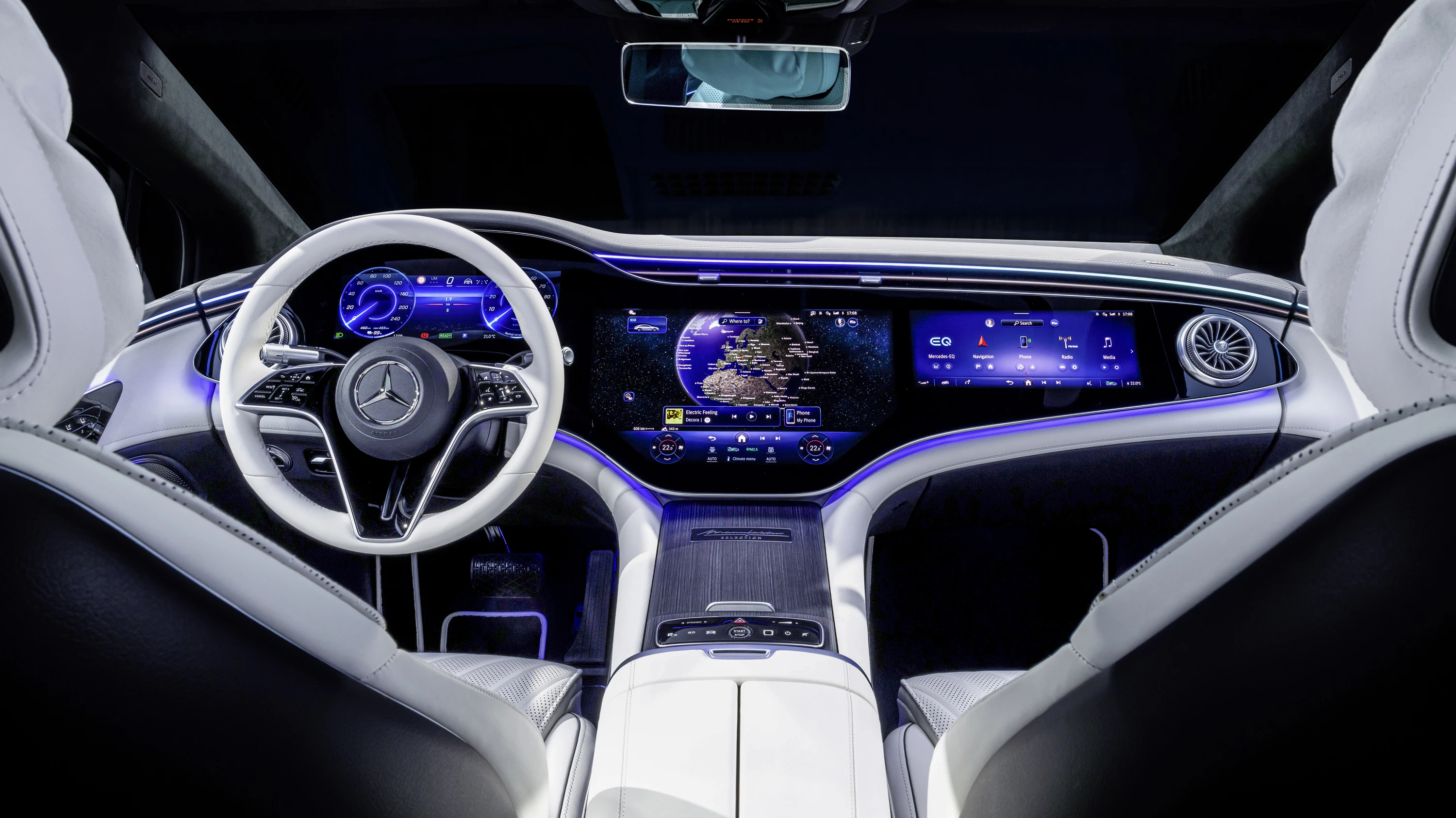 Mercedes-EQ EQS 450 4MATIC screens view