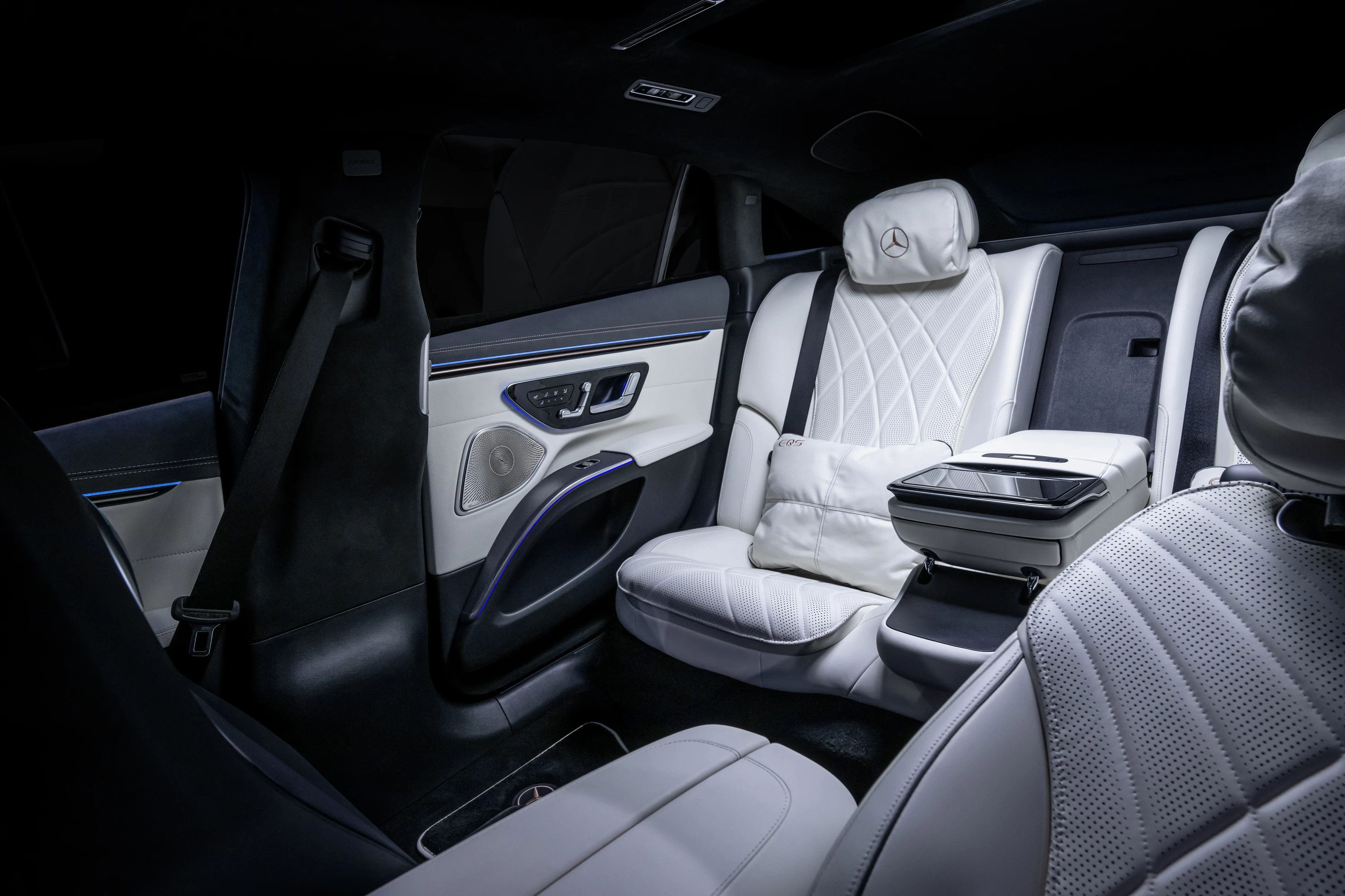 Mercedes-EQ EQS 450 4MATIC secondrowseats view