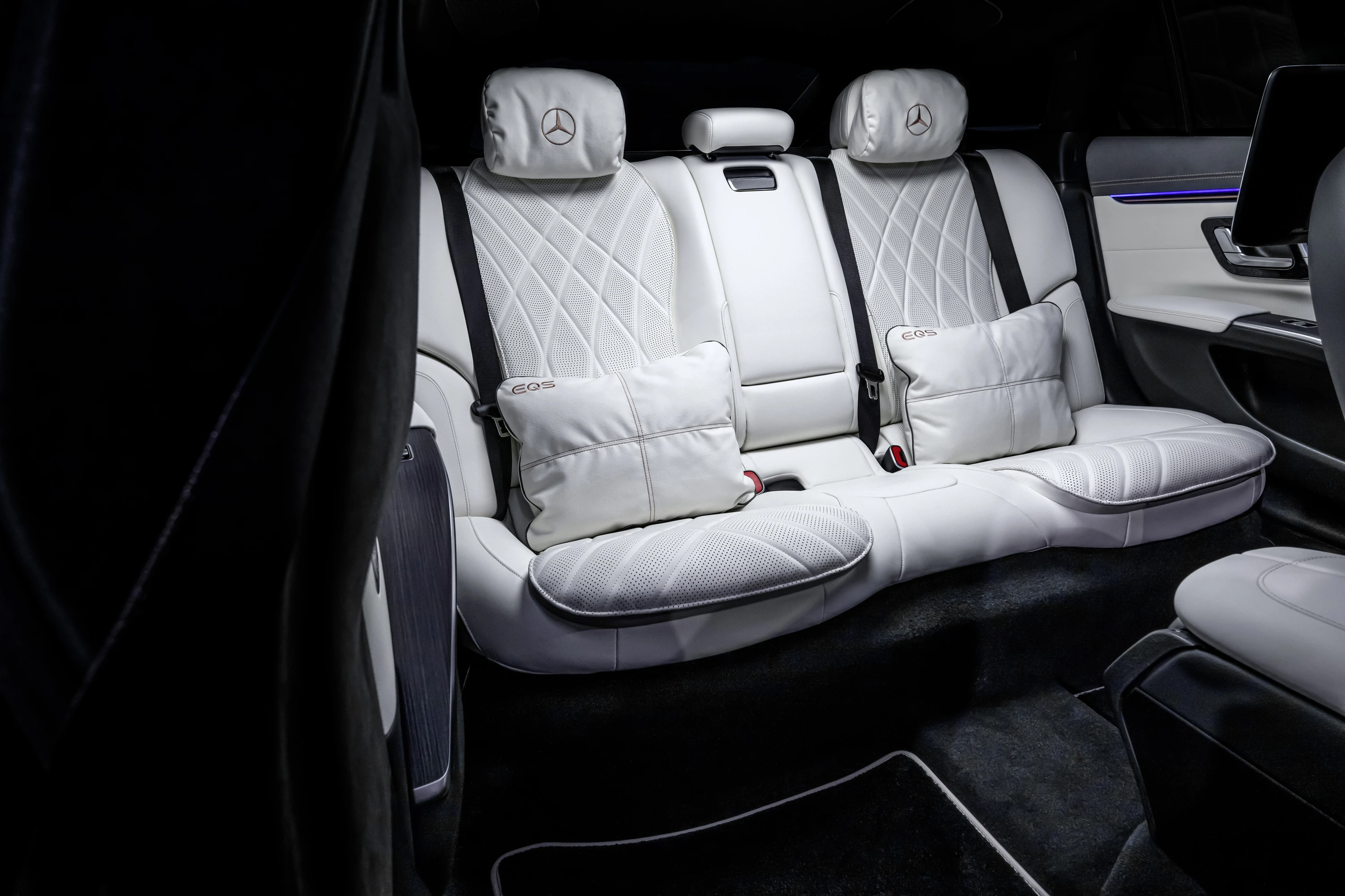 Mercedes-EQ EQS 450 4MATIC secondrowseats view