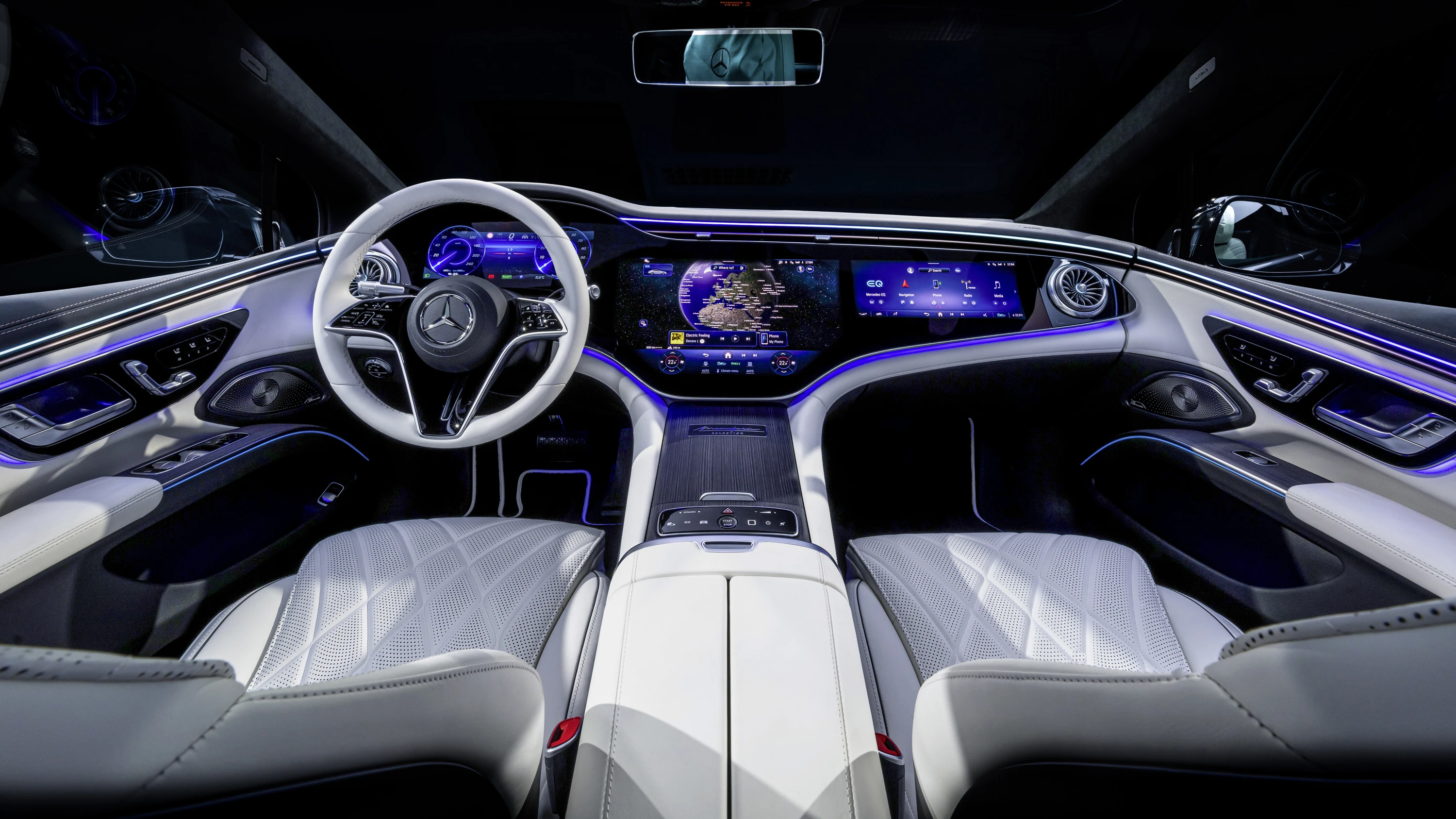 Mercedes-EQ EQS 450 4MATIC screens view