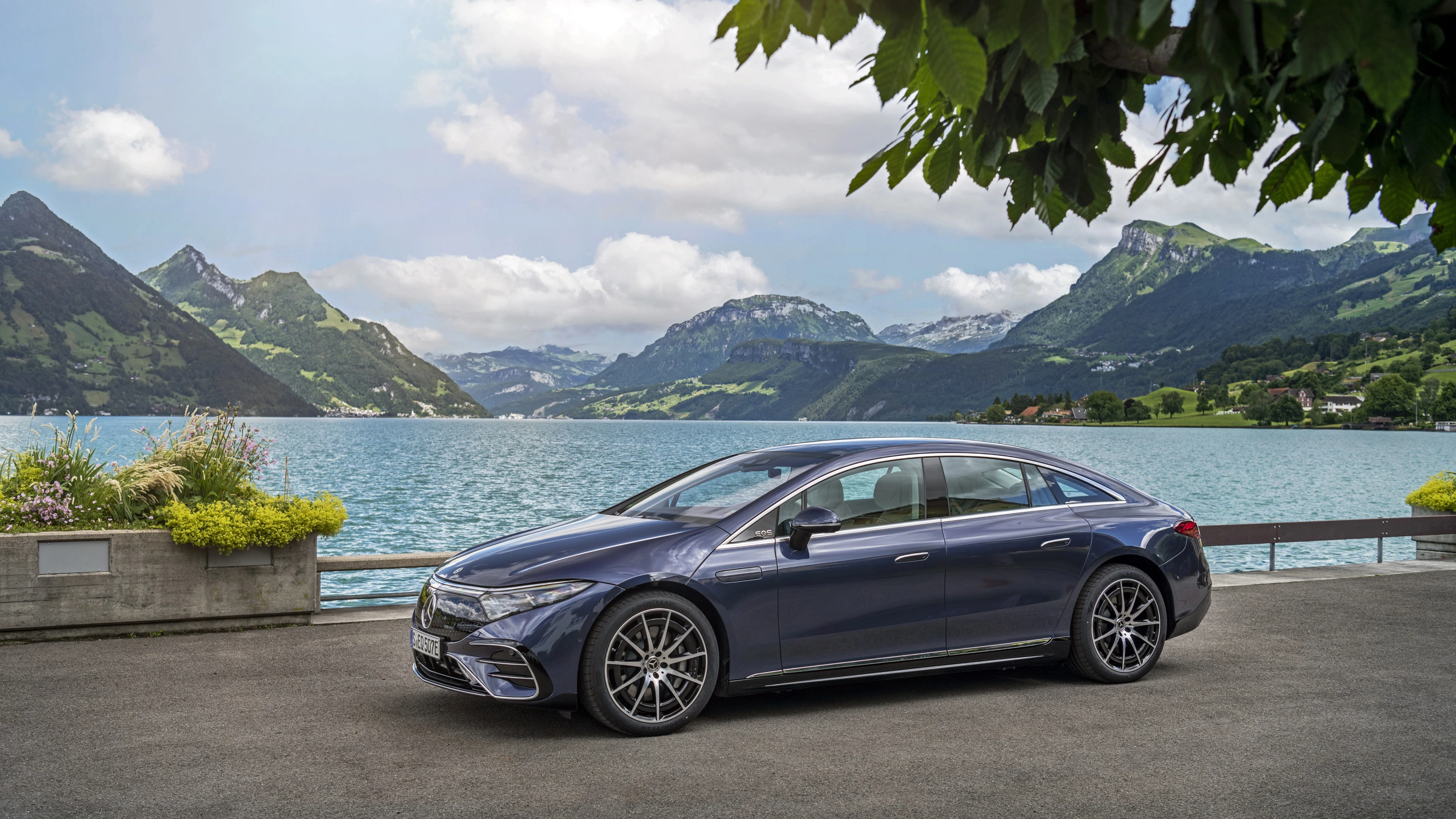 Mercedes-EQ EQS 450+ electric vehicle exterior