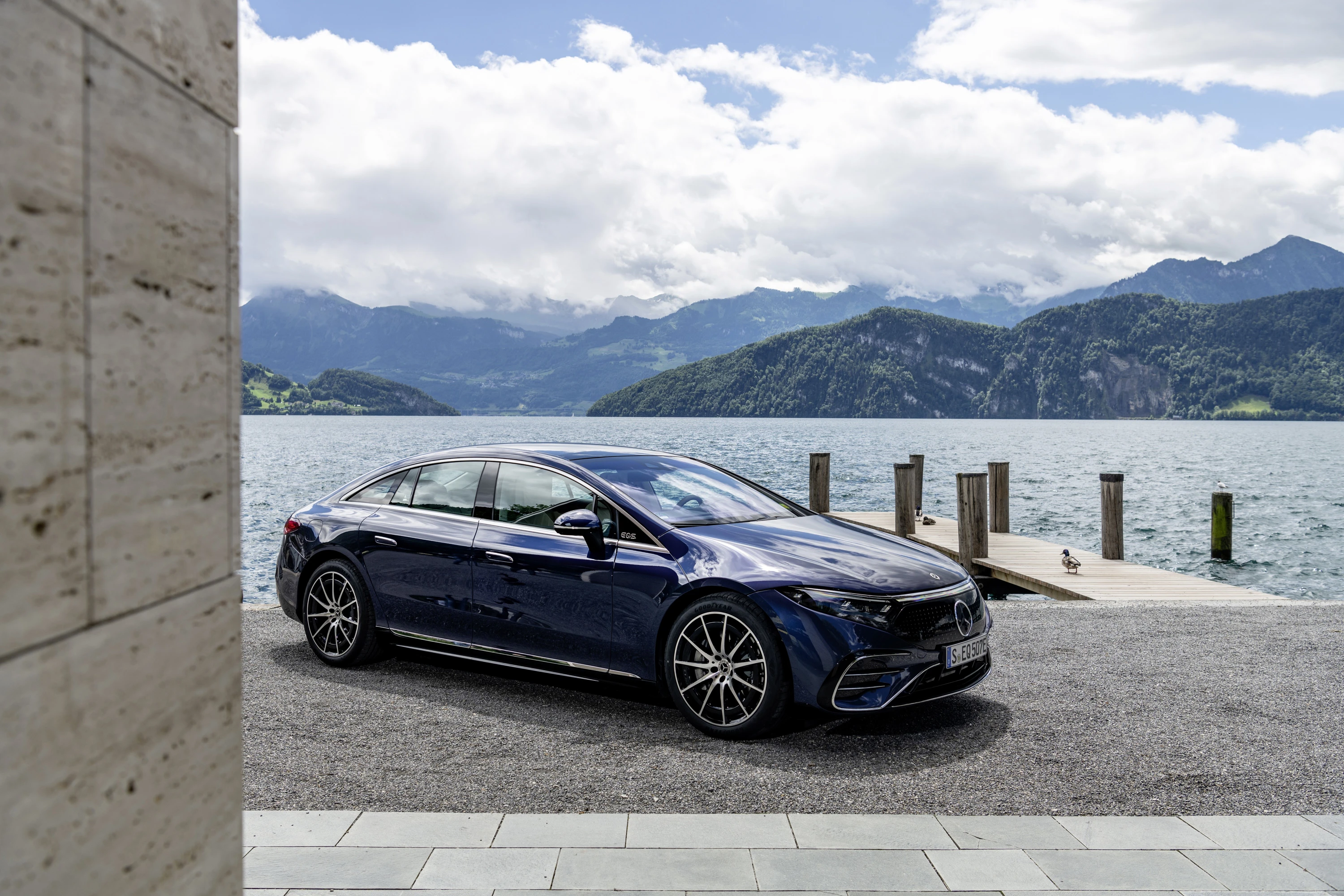 Mercedes-EQ EQS 500 4MATIC electric vehicle variant