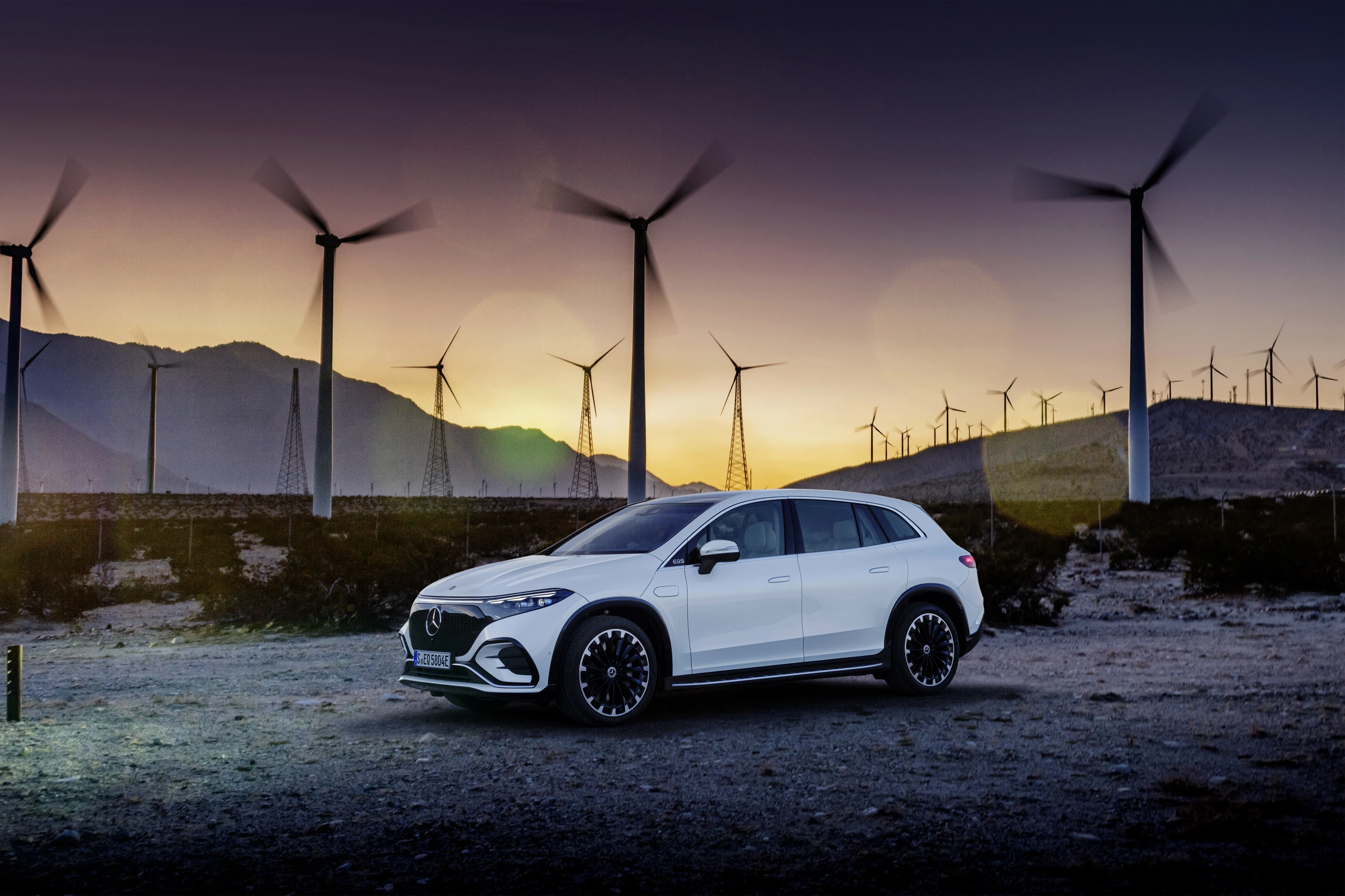 Mercedes-EQ EQS 450 4MATIC SUV exterior view