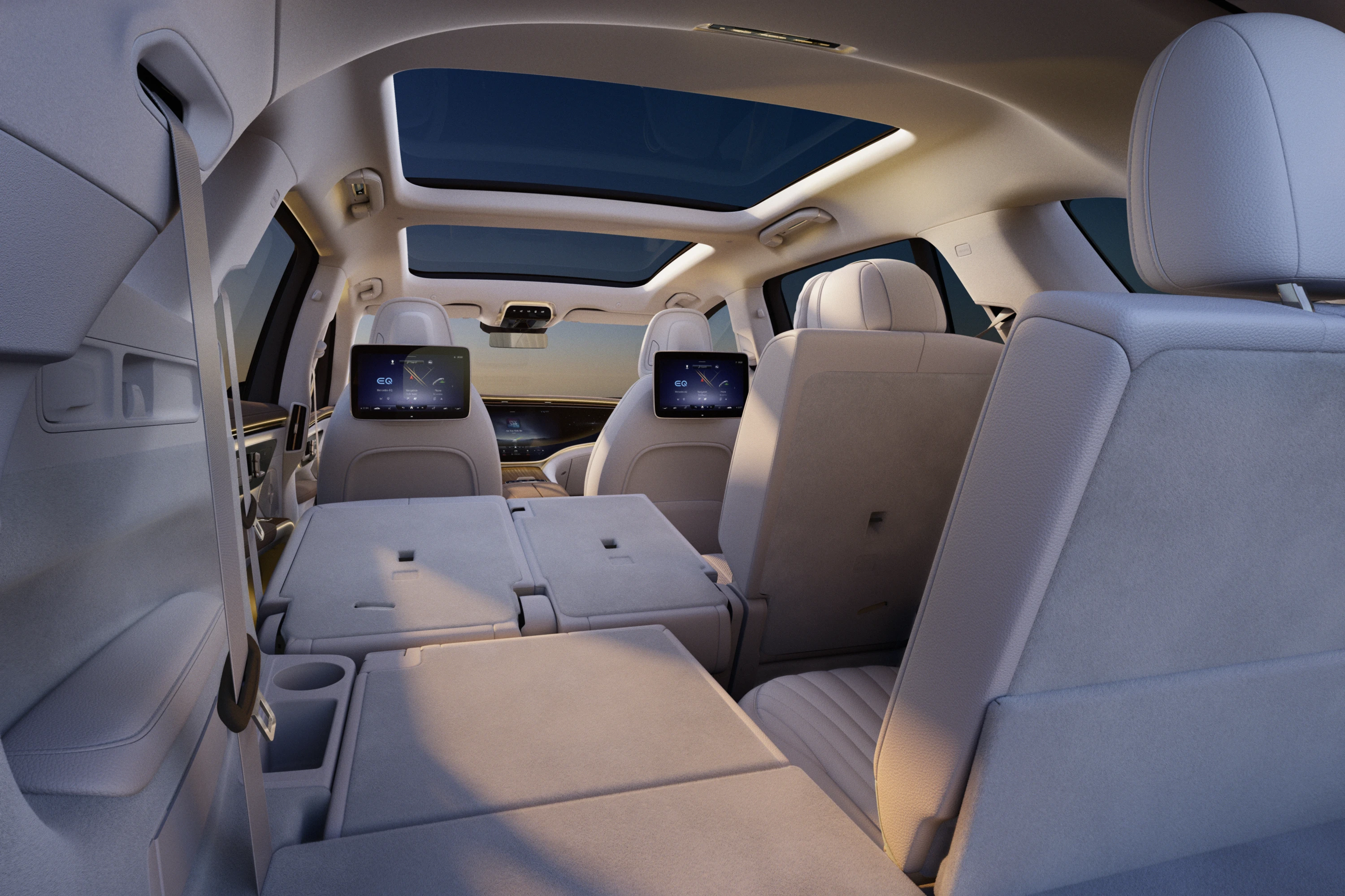 Mercedes-EQ EQS 450 4MATIC SUV trunk view