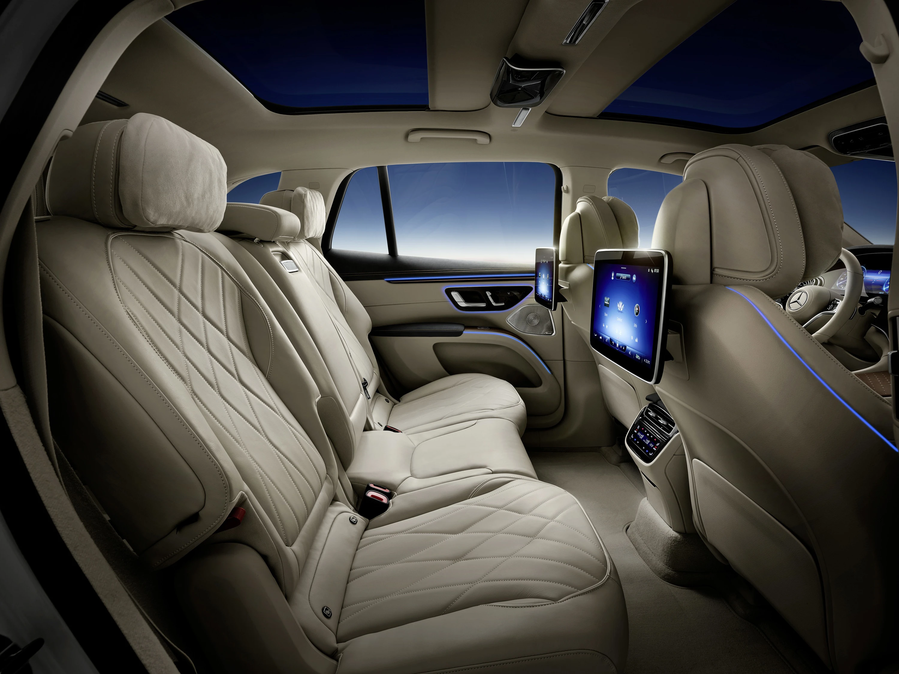 Mercedes-EQ EQS 450 4MATIC SUV secondrowseats view