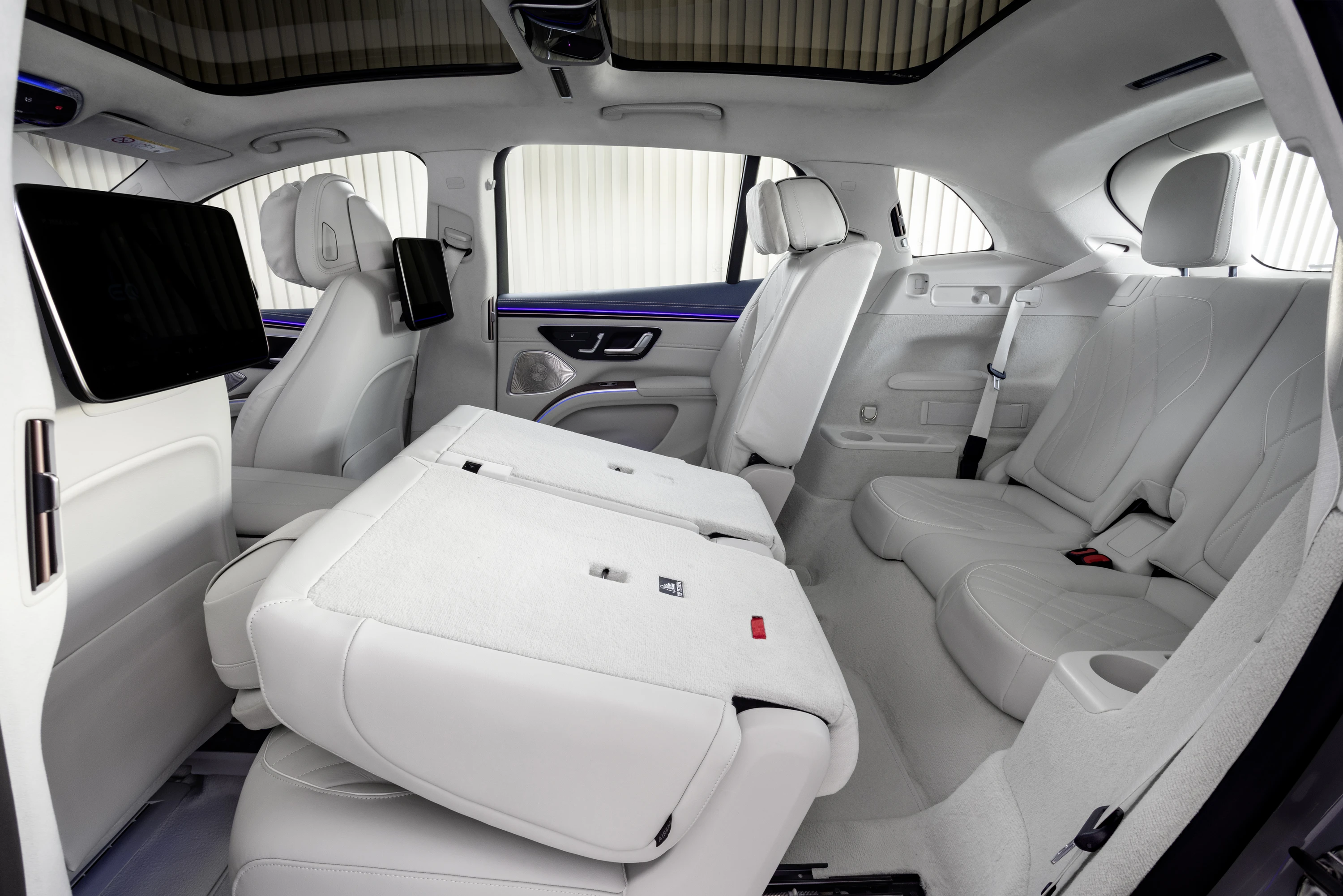 Mercedes-EQ EQS 450 4MATIC SUV thirdrowseats view
