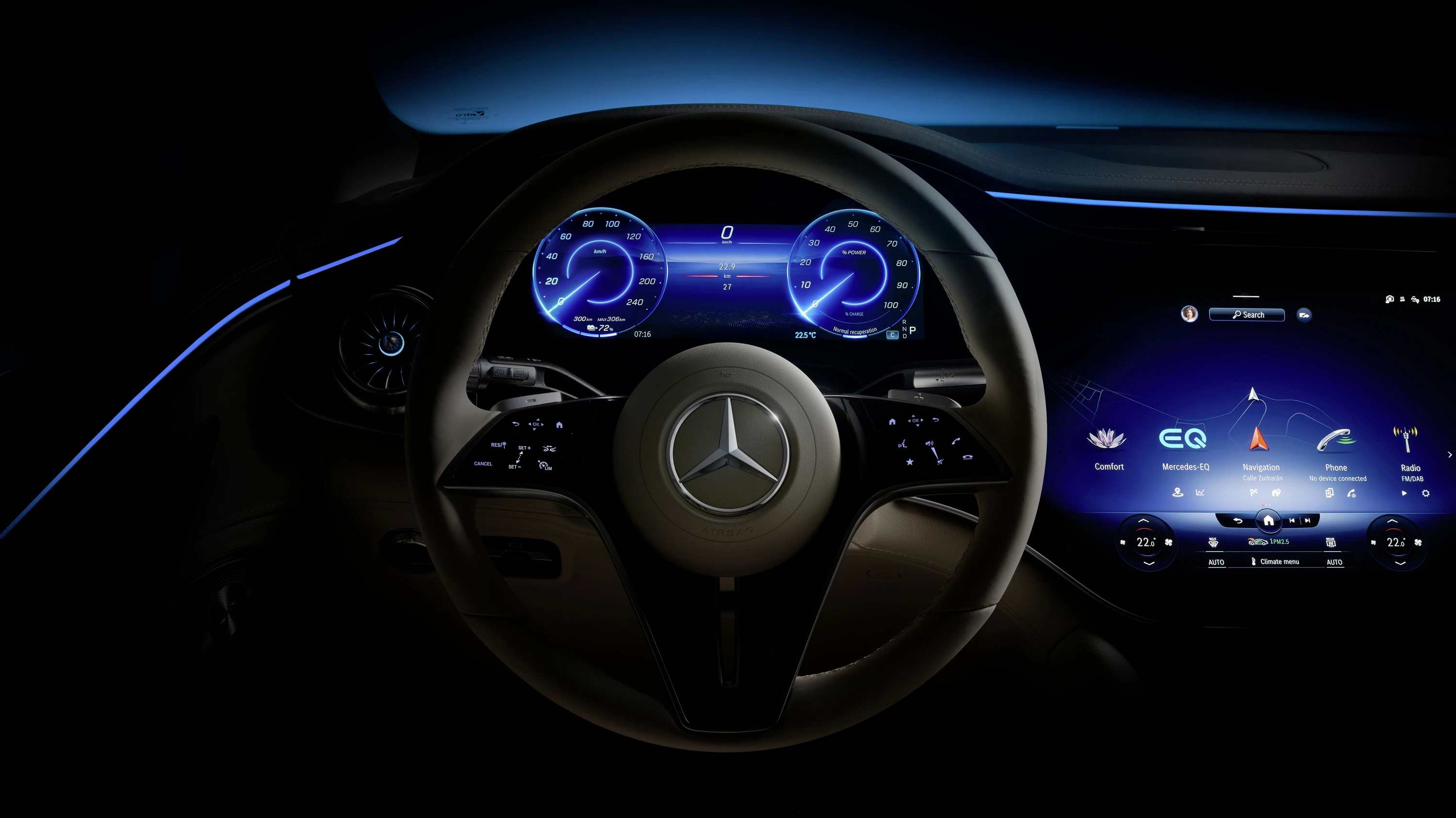 Mercedes-EQ EQS 580 4MATIC SUV screens view