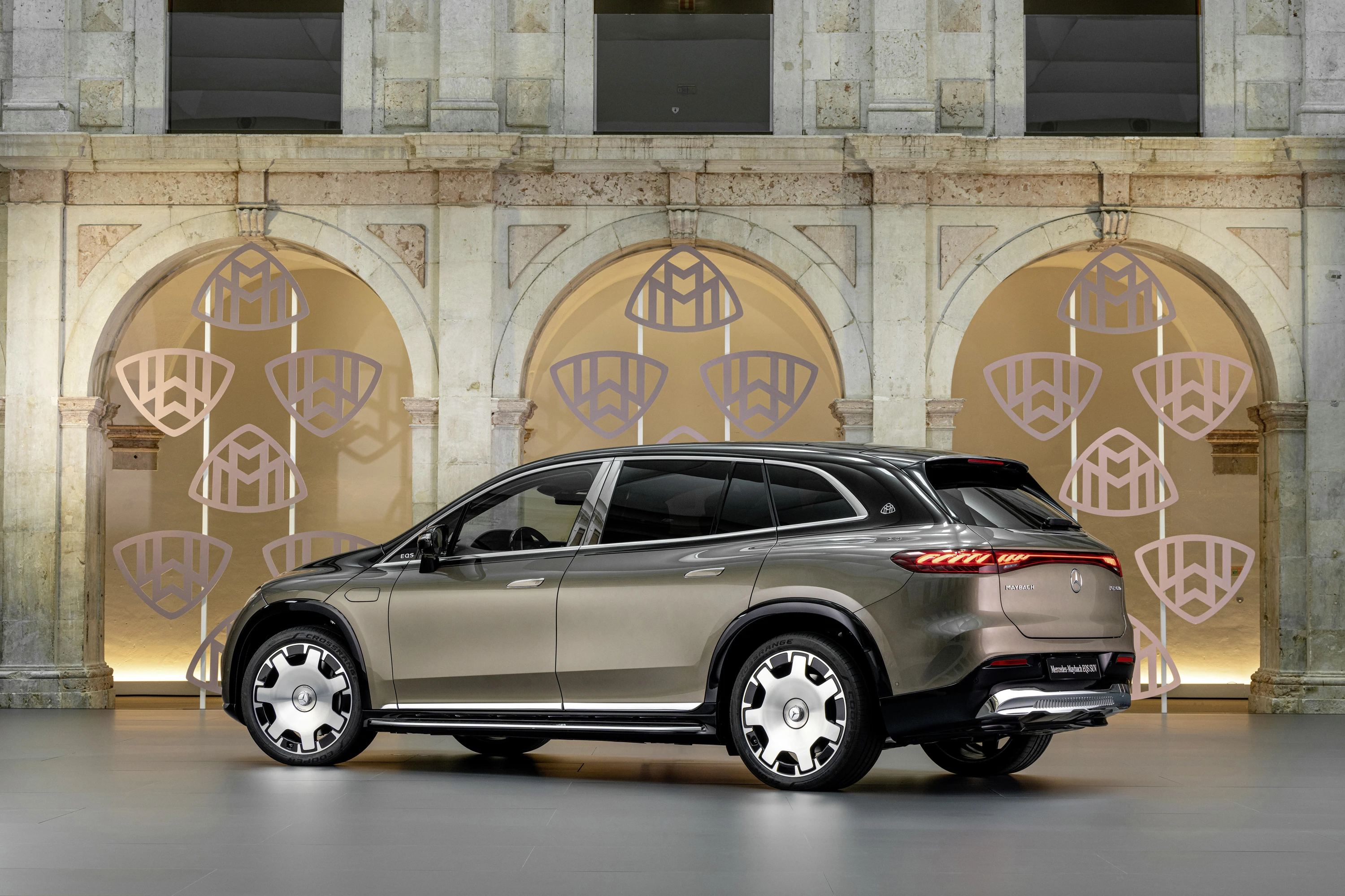 Mercedes-Maybach EQS 680 SUV exterior view