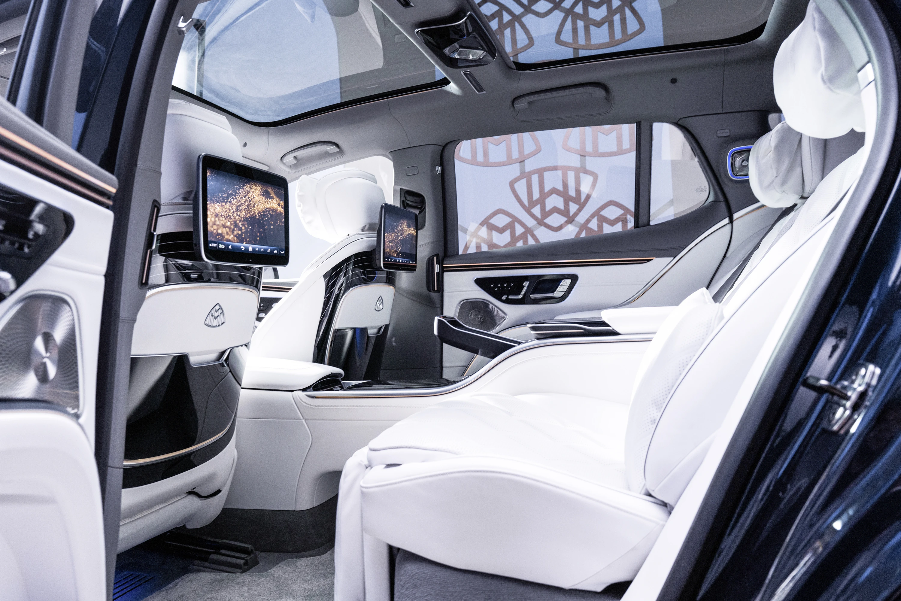Mercedes-Maybach EQS 680 SUV secondrowseats view