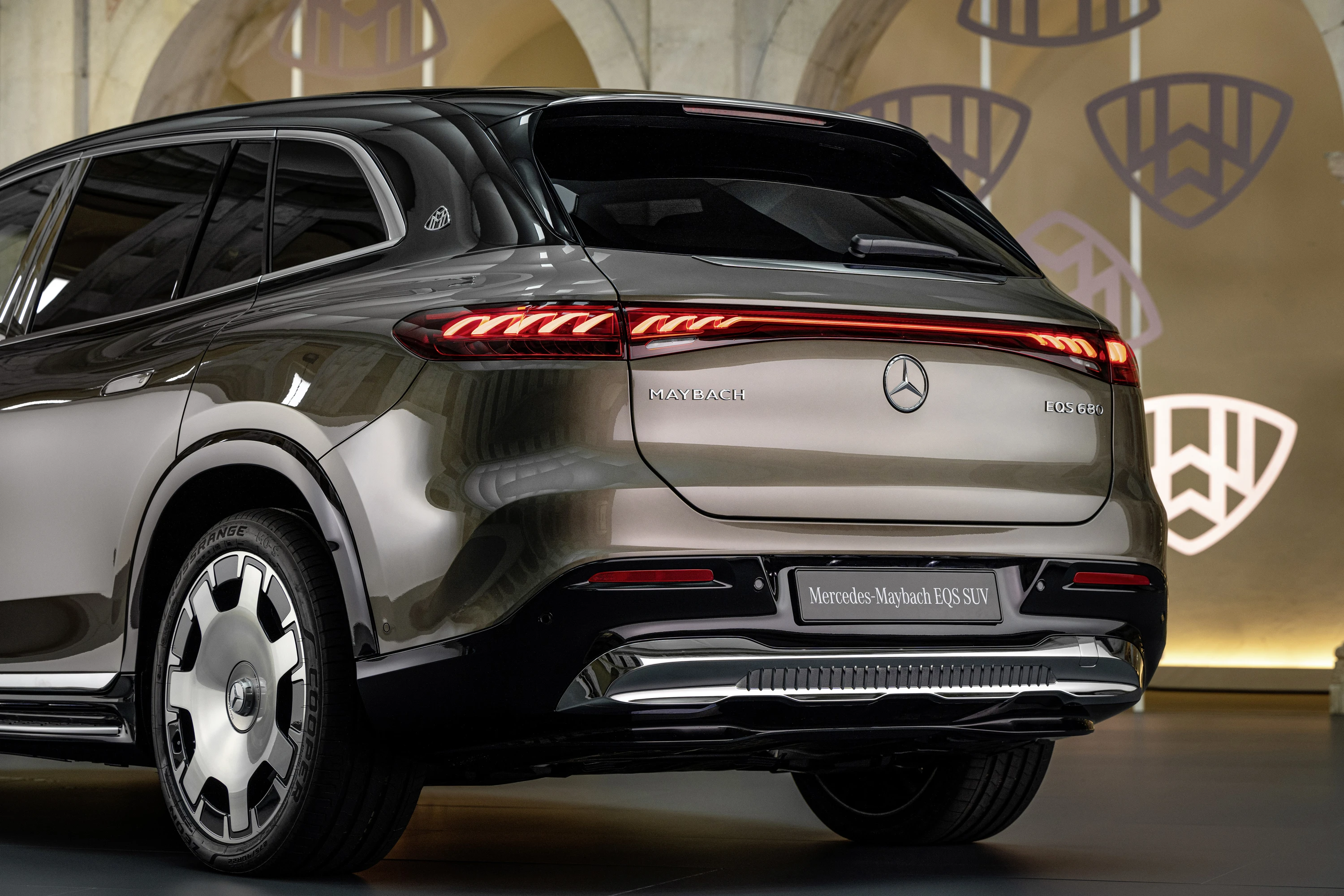 Mercedes-Maybach EQS 680 SUV exterior view