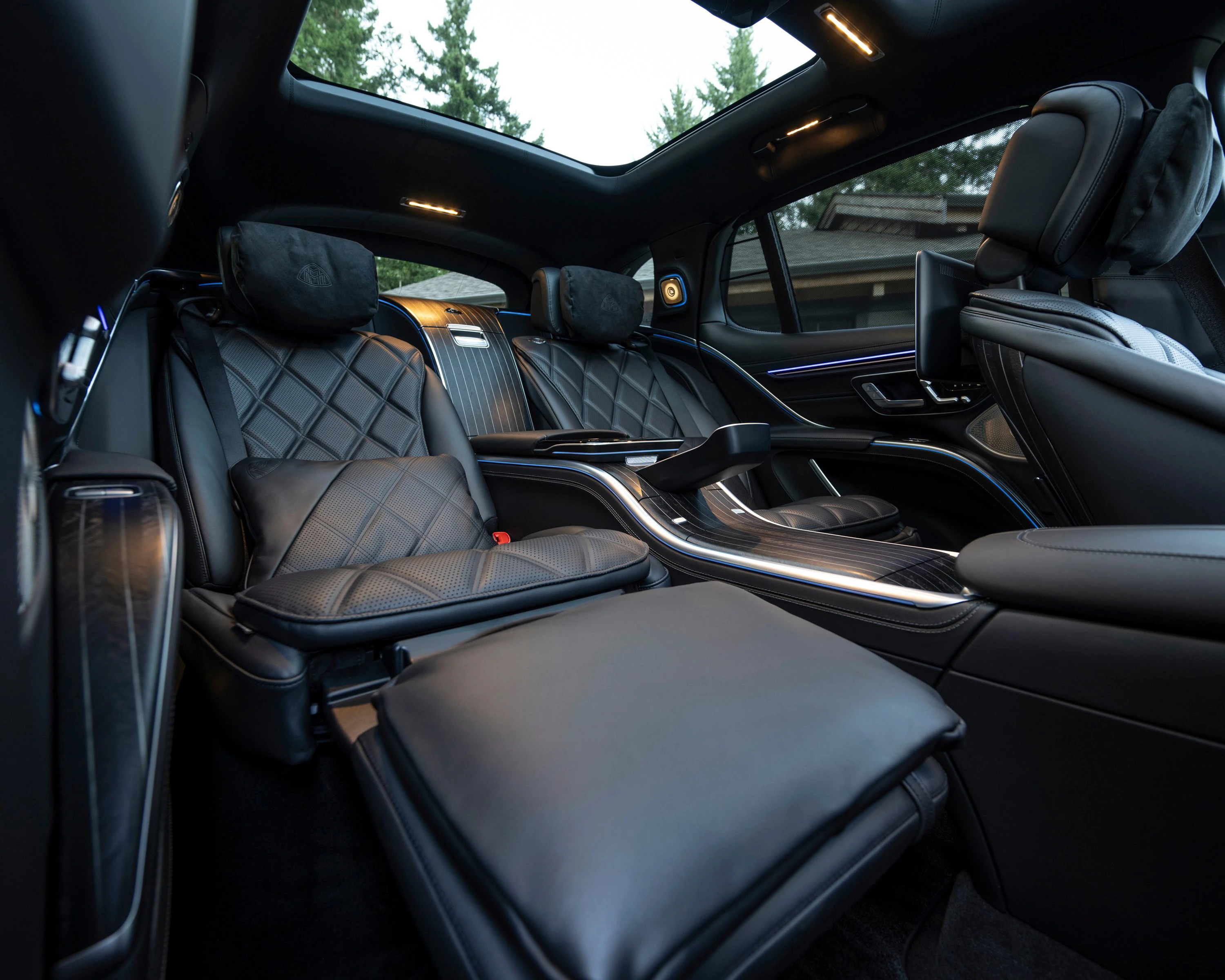 Mercedes-Maybach EQS 680 SUV secondrowseats view