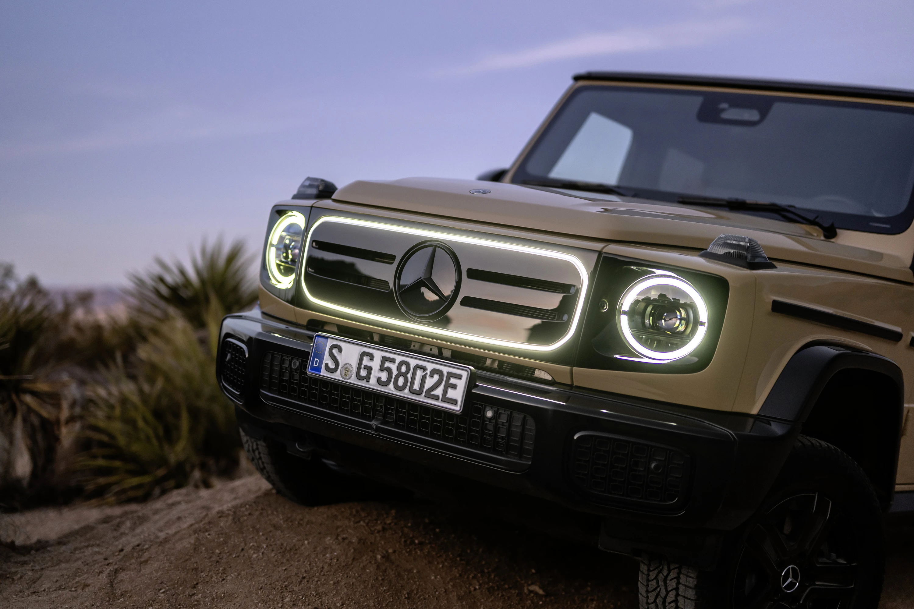 Mercedes-EQ G 580 EQ headlights view