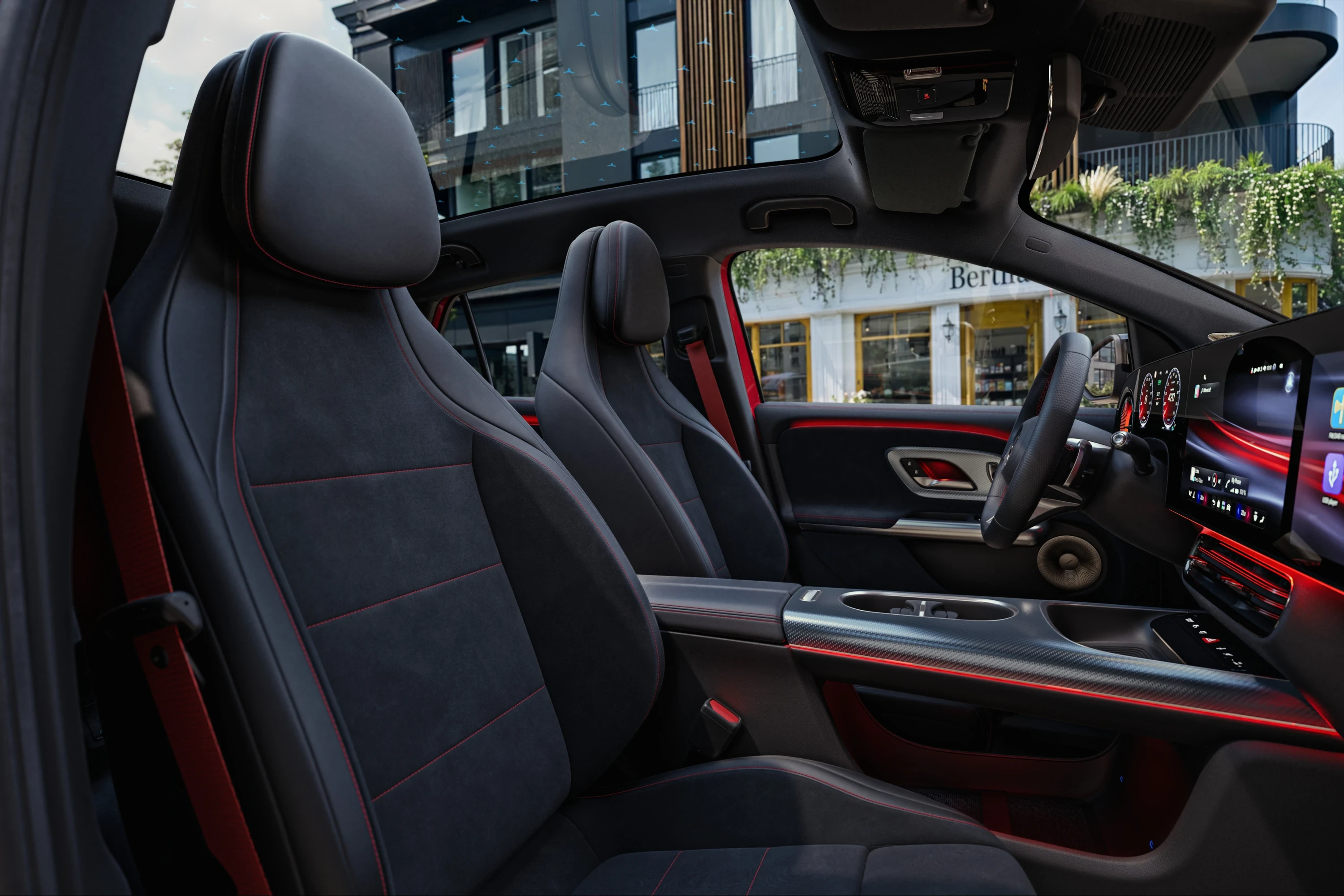 Mercedes GLA 200 frontseats view