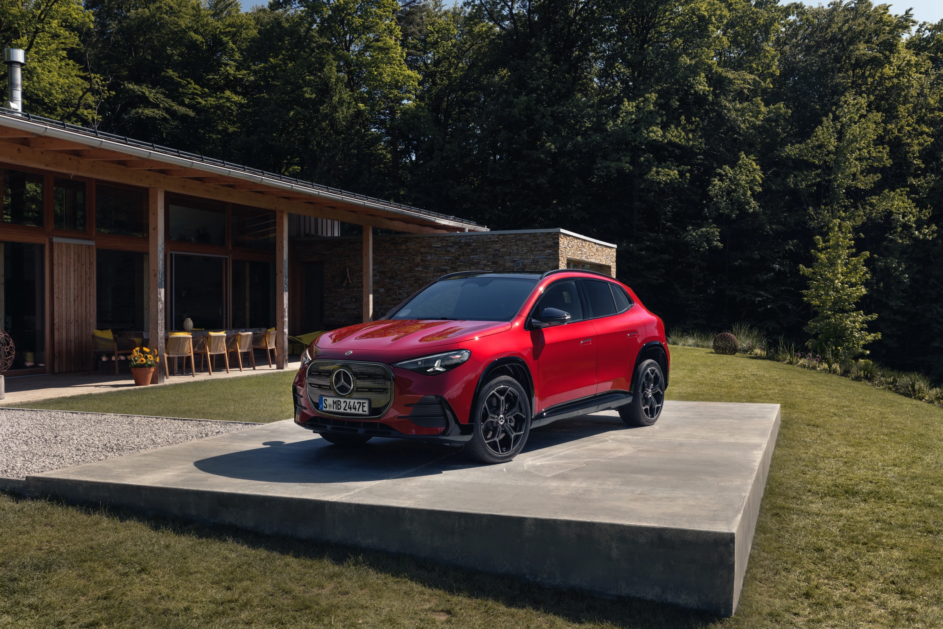 Mercedes GLA 250+ exterior view