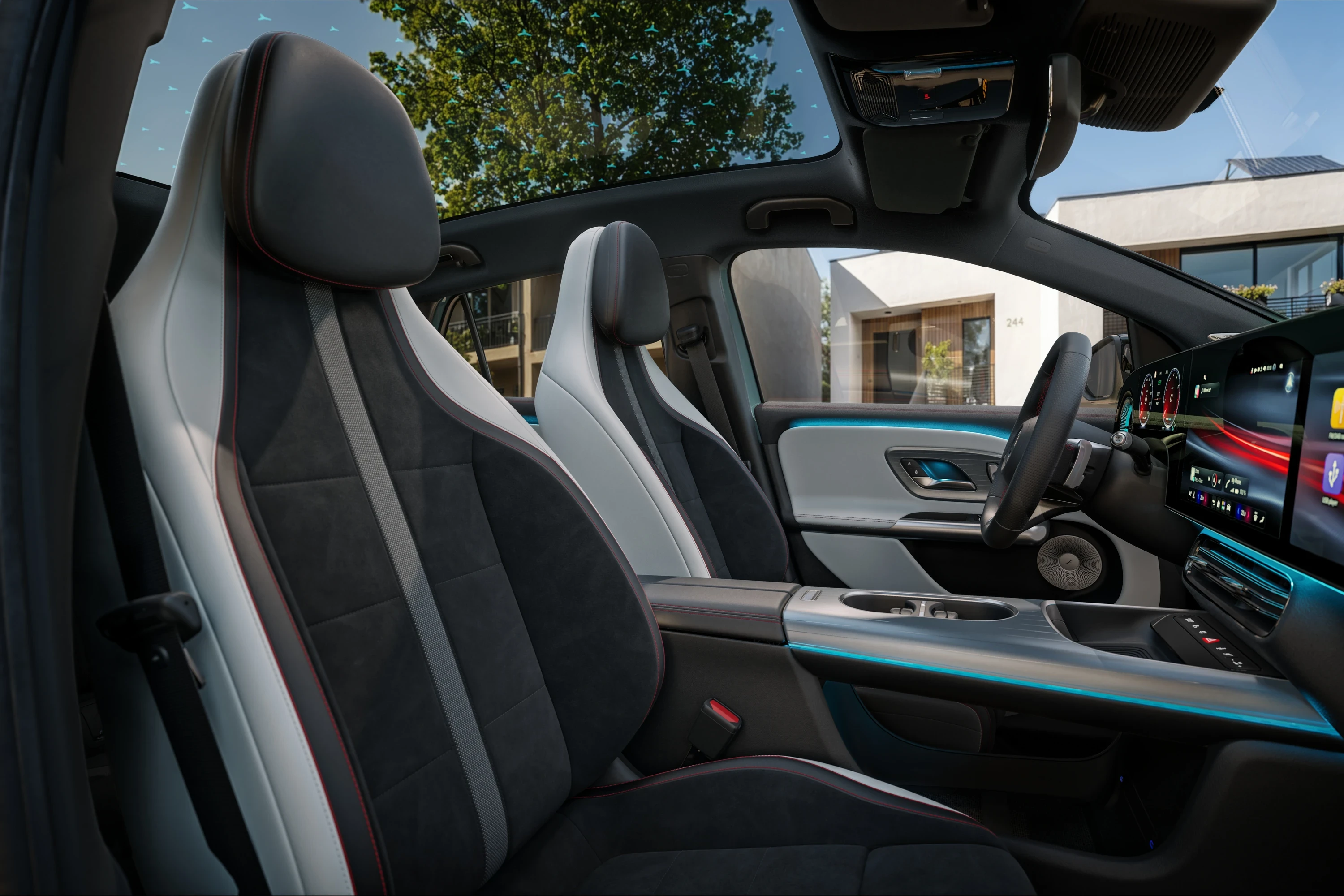 Mercedes GLA 250+ frontseats view