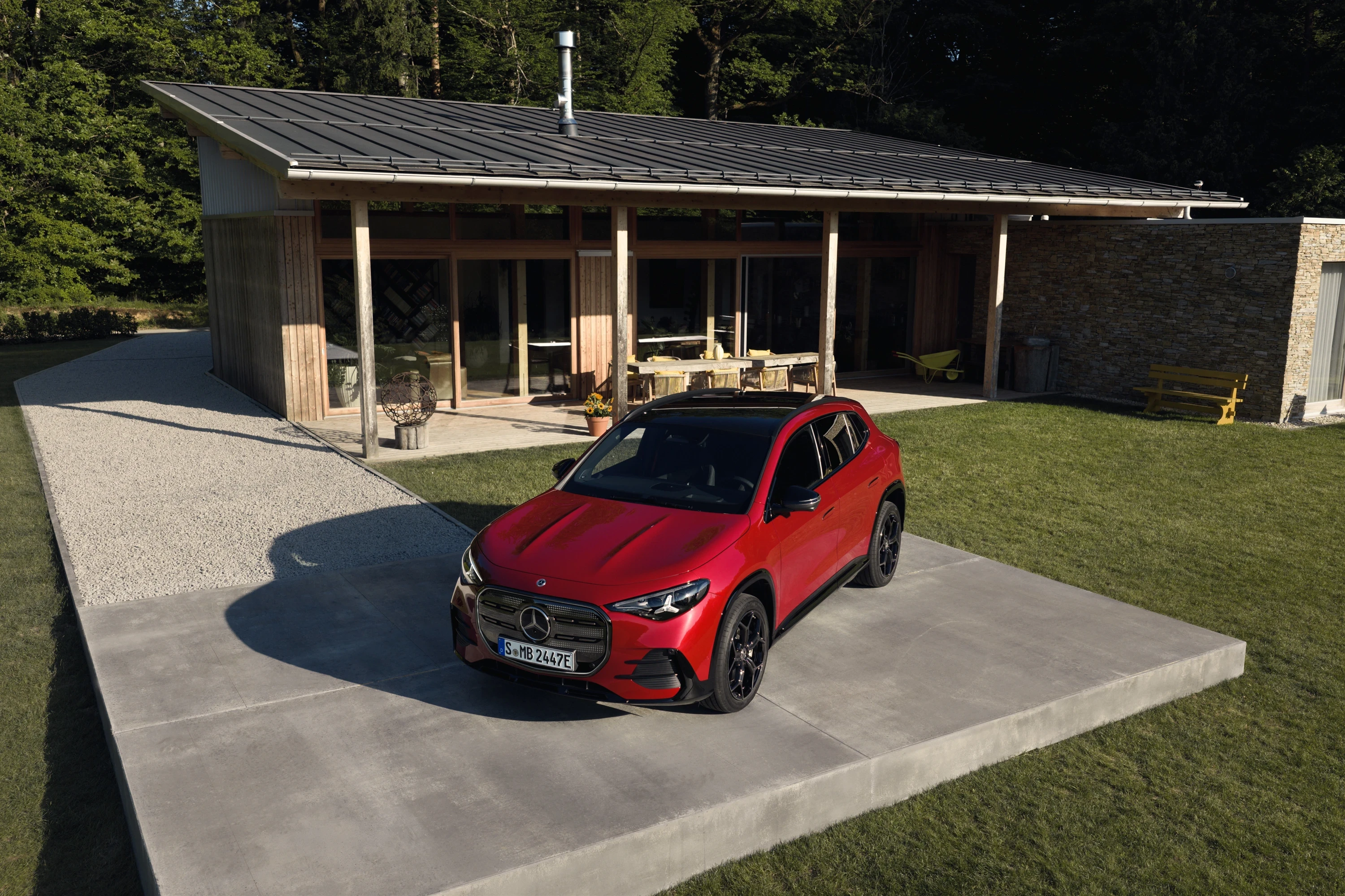 Mercedes GLA 250+ exterior view