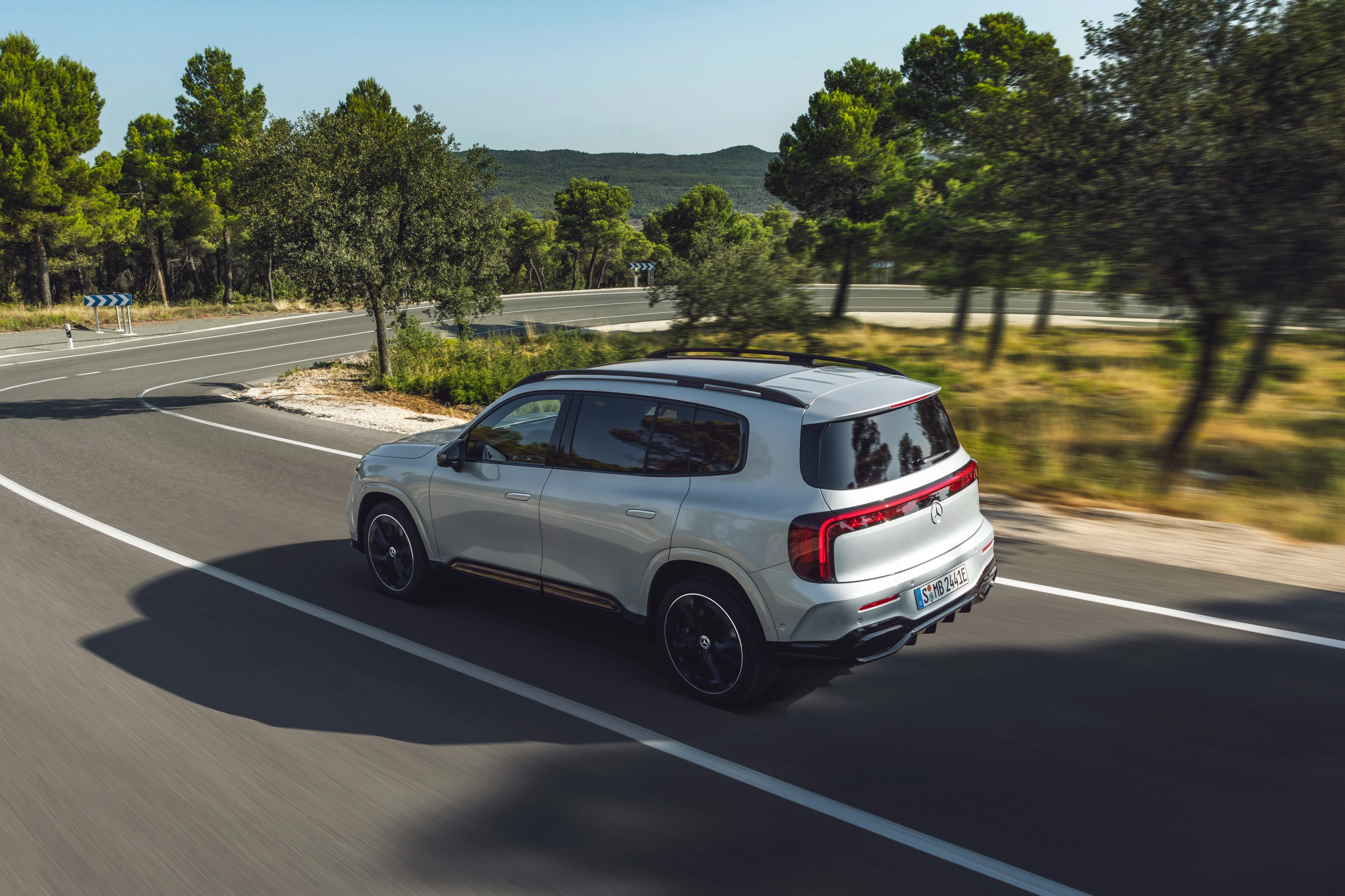 Mercedes GLB 350 4MATIC exterior view