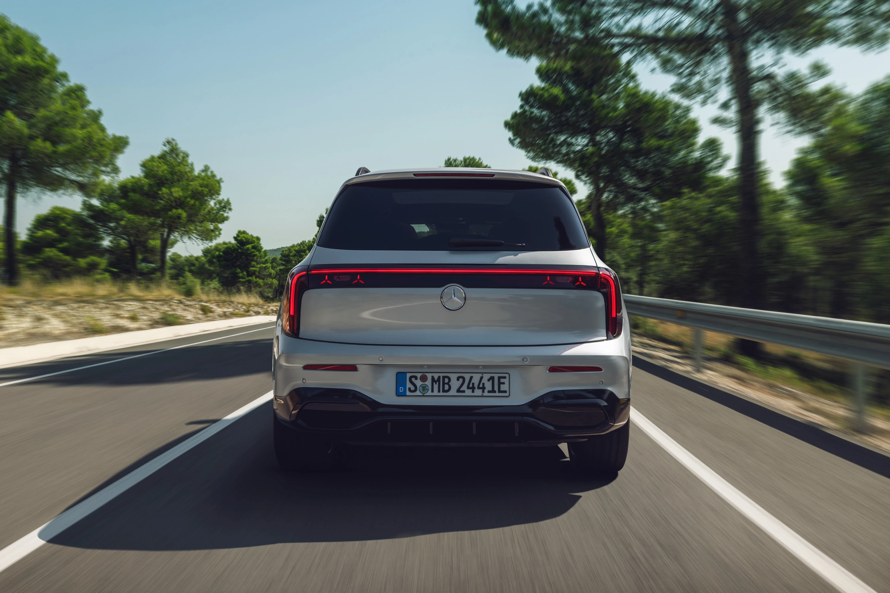 Mercedes GLB 350 4MATIC exterior view