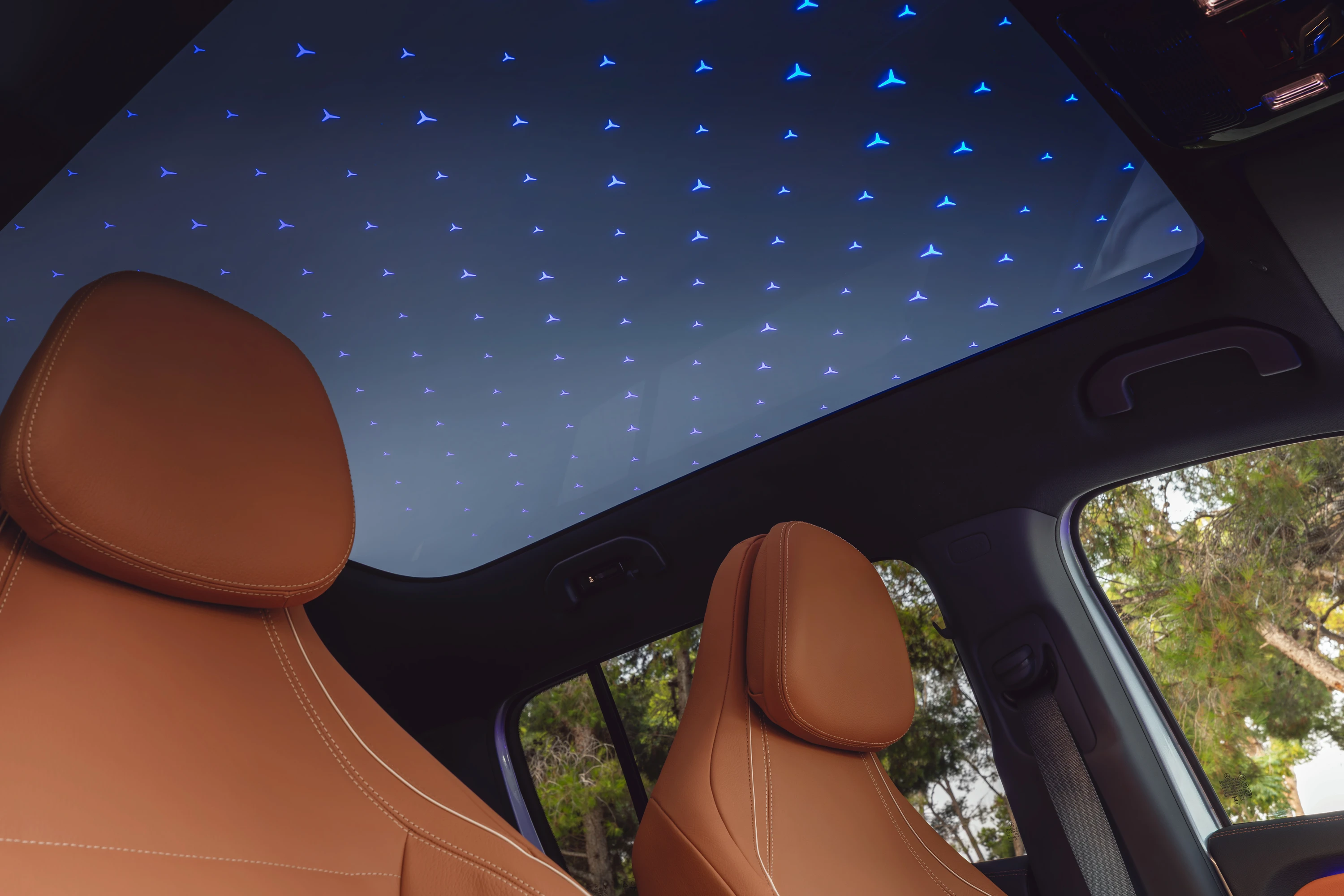 Mercedes GLB 350 4MATIC roof view