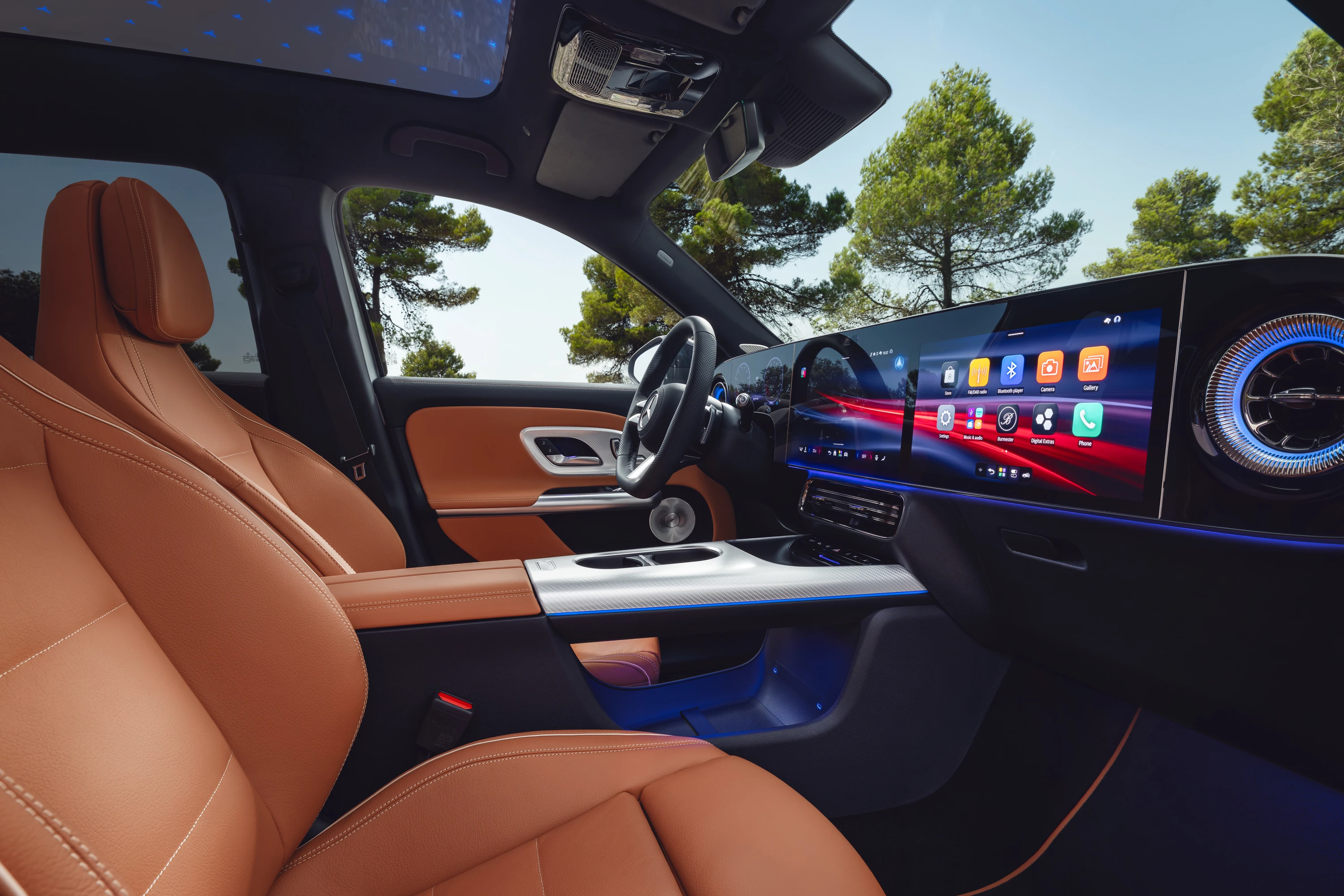 Mercedes GLB 350 4MATIC frontseats view