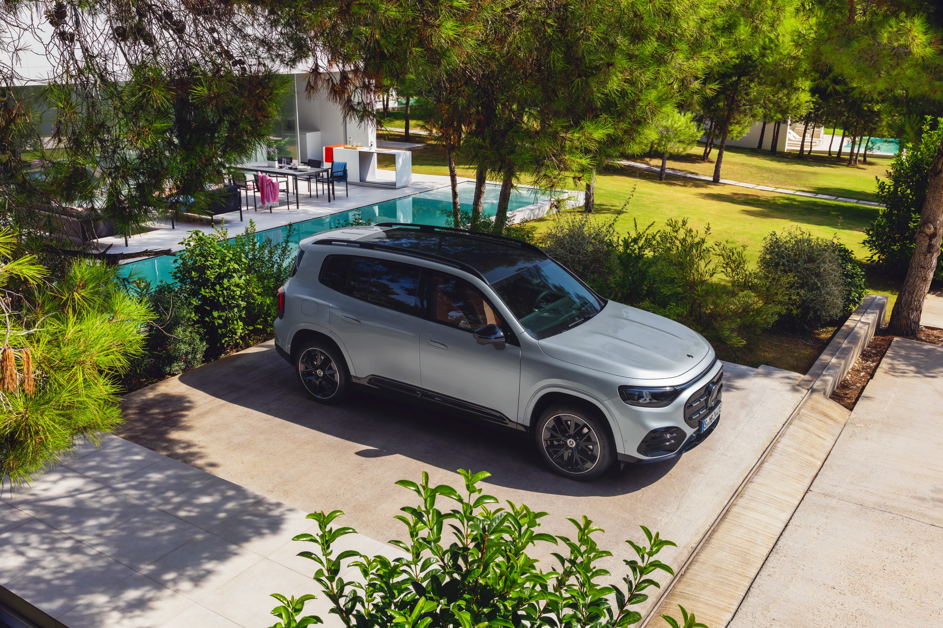 Mercedes GLB 350 4MATIC exterior view