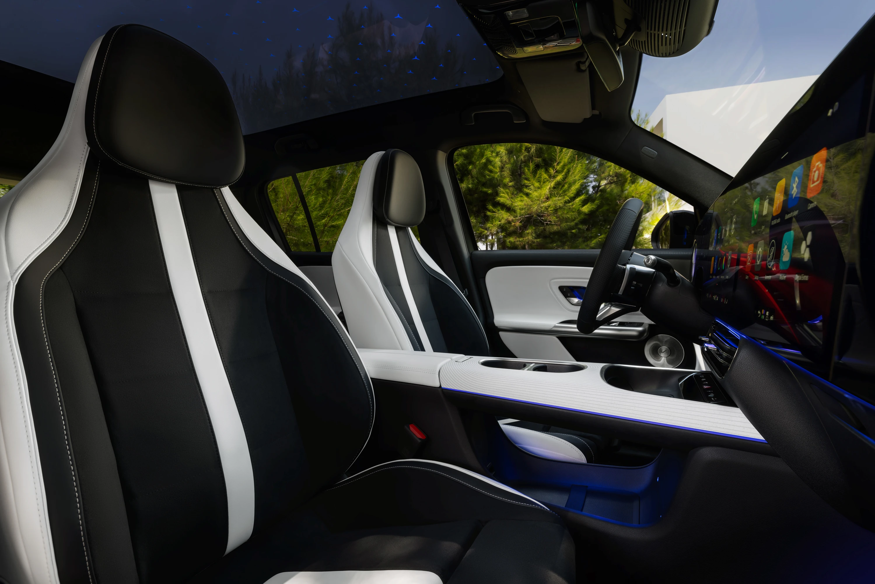 Mercedes GLB 350 4MATIC frontseats view