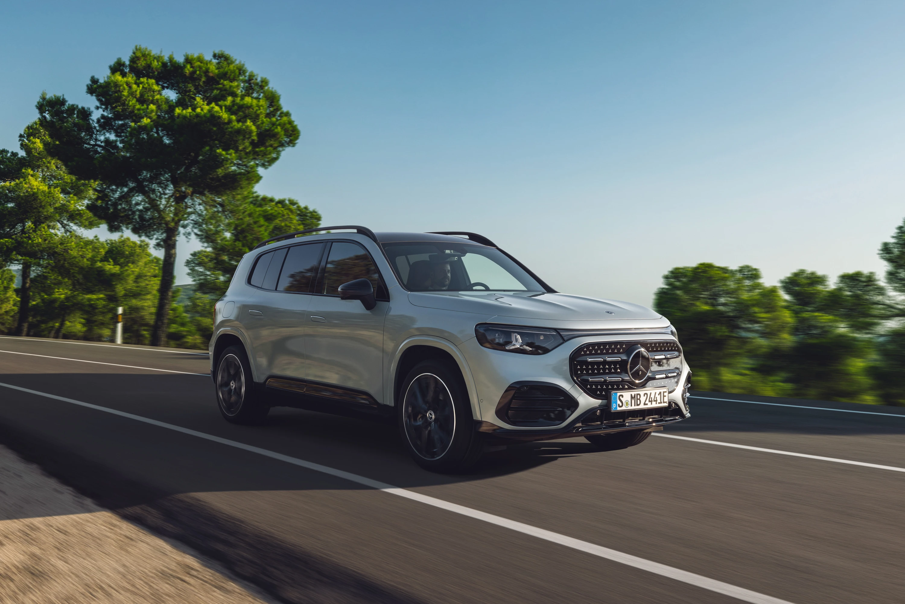 Mercedes GLB 350 4MATIC exterior view