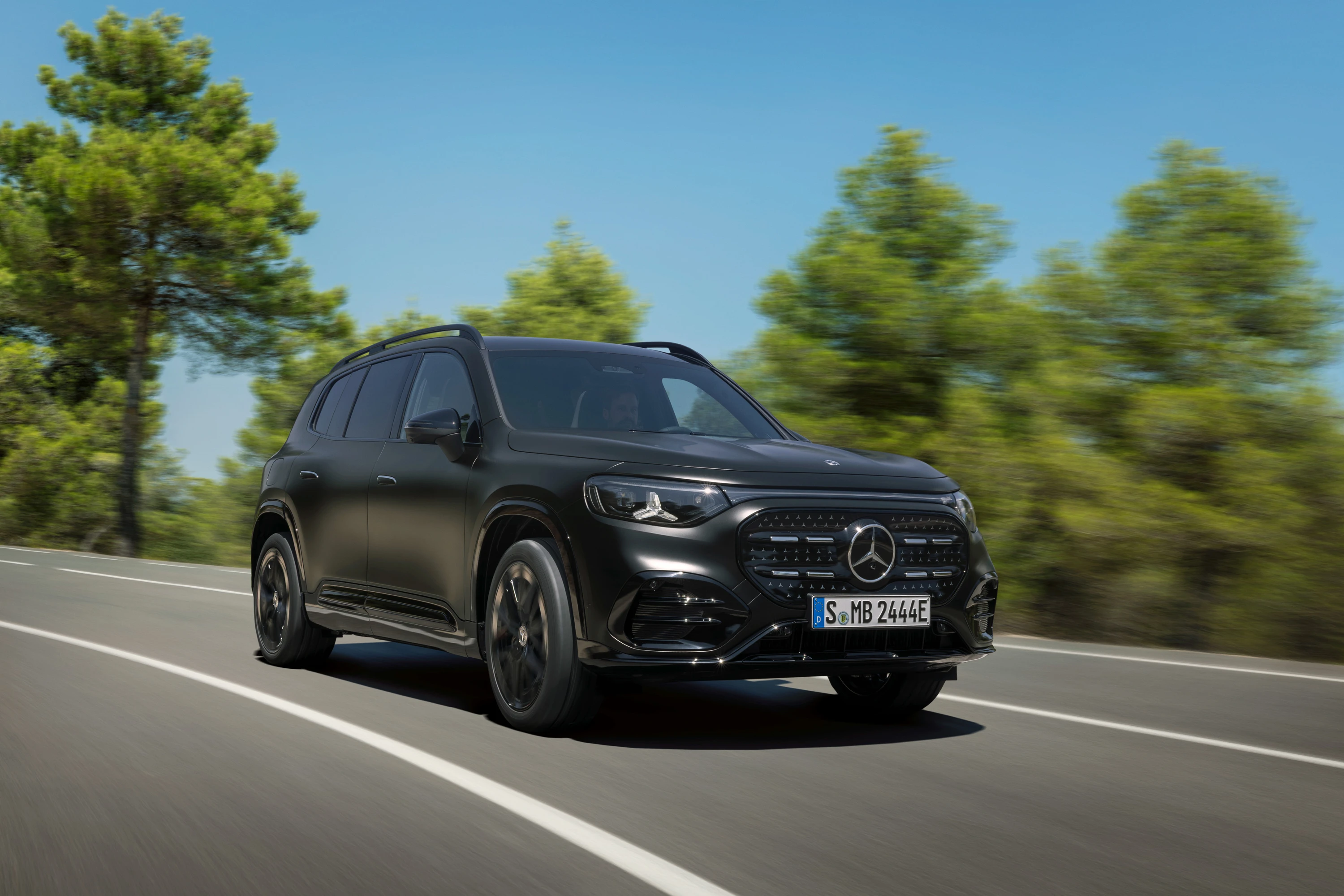 Mercedes GLB 350 4MATIC exterior view