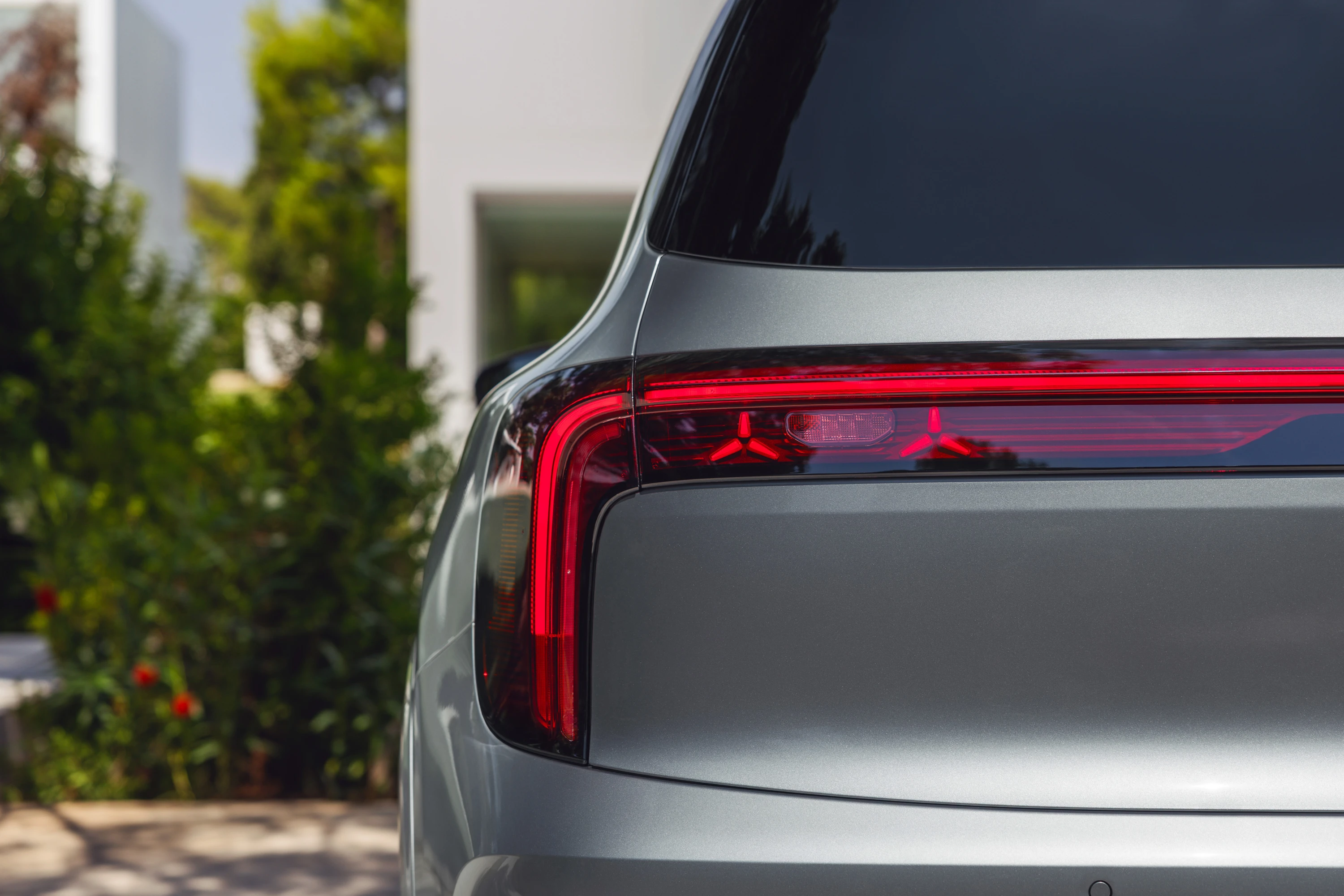 Mercedes GLB 350 4MATIC taillights view