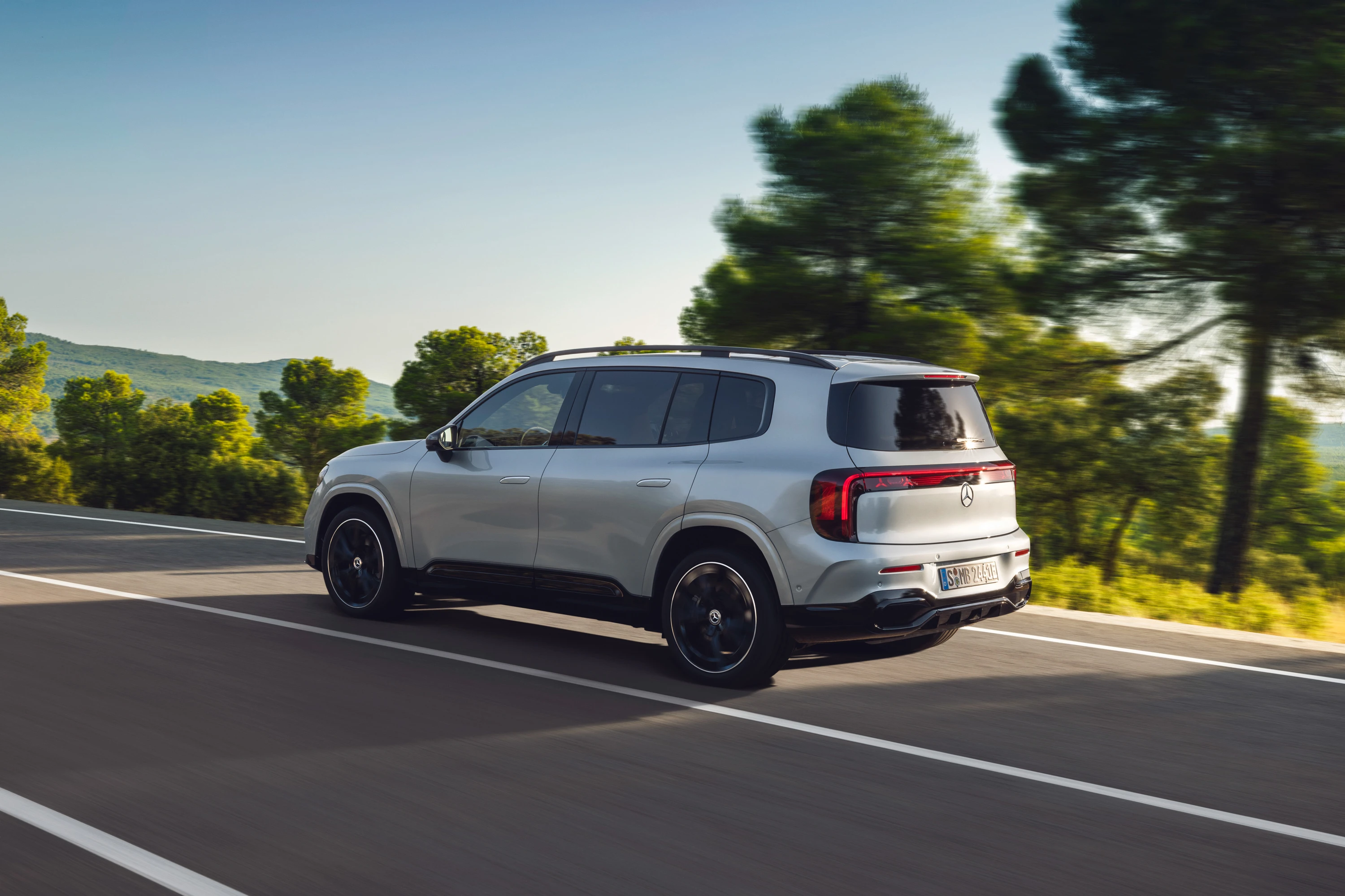 Mercedes GLB 350 4MATIC exterior view
