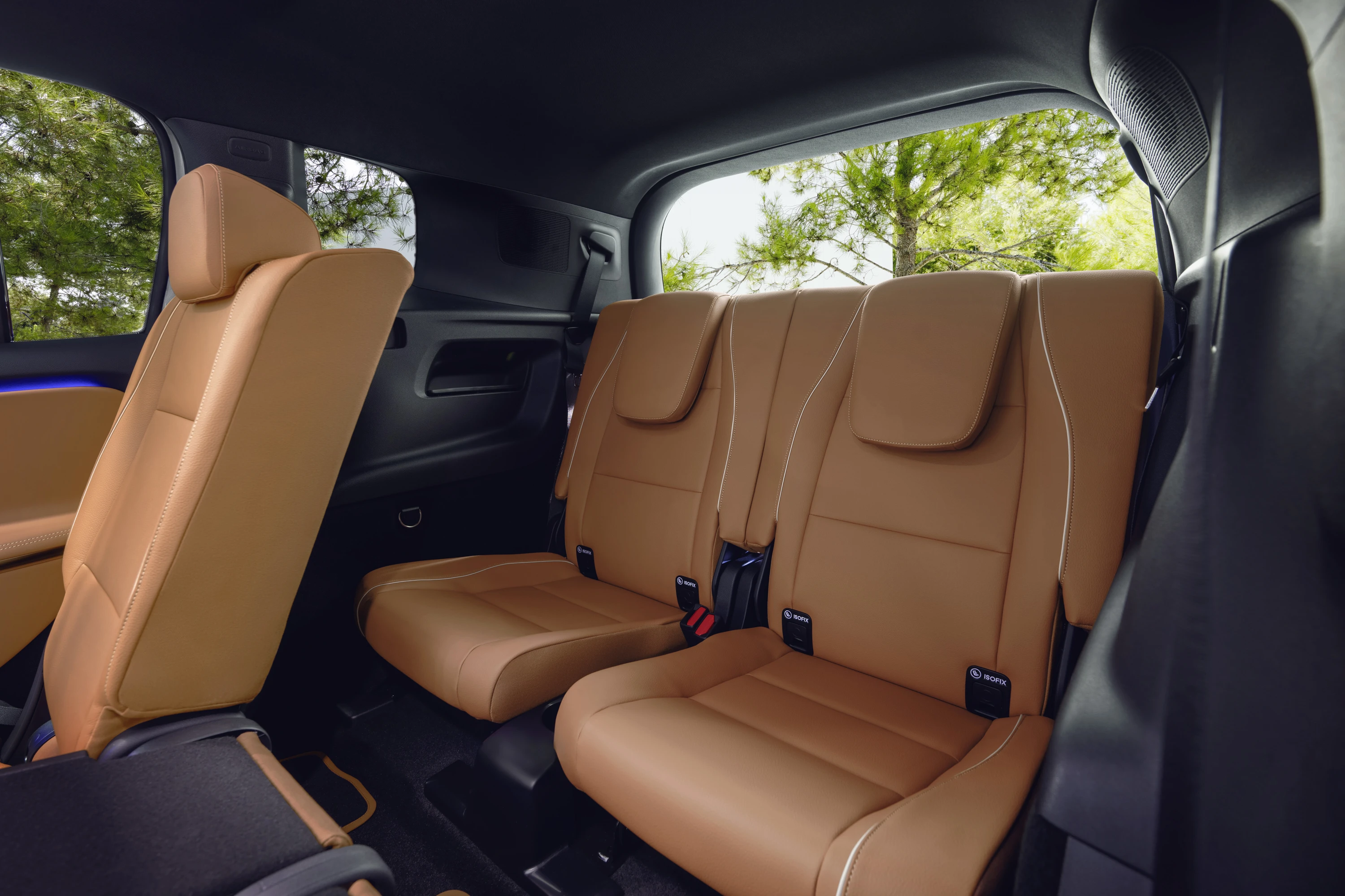 Mercedes GLB 350 4MATIC thidrowseats view