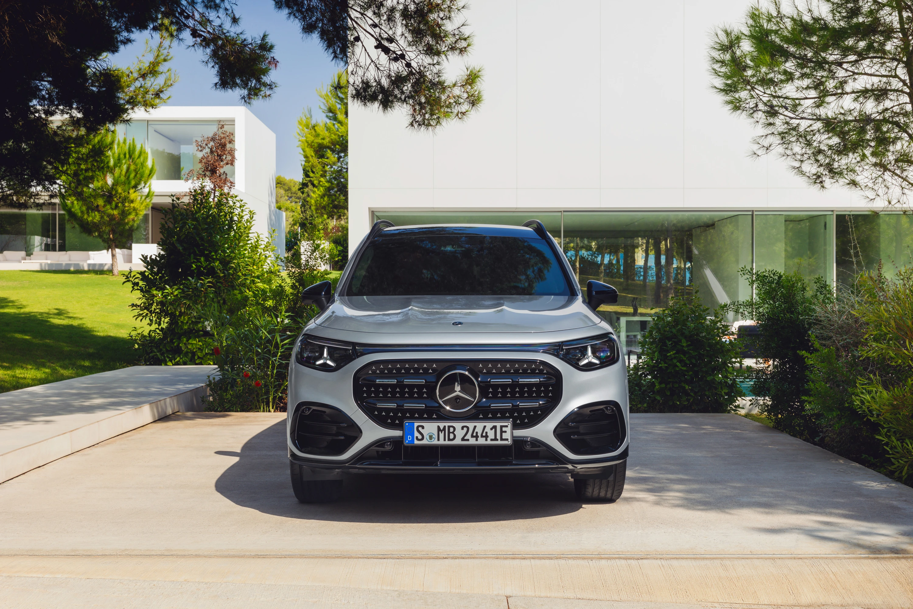 Mercedes GLB 350 4MATIC exterior view