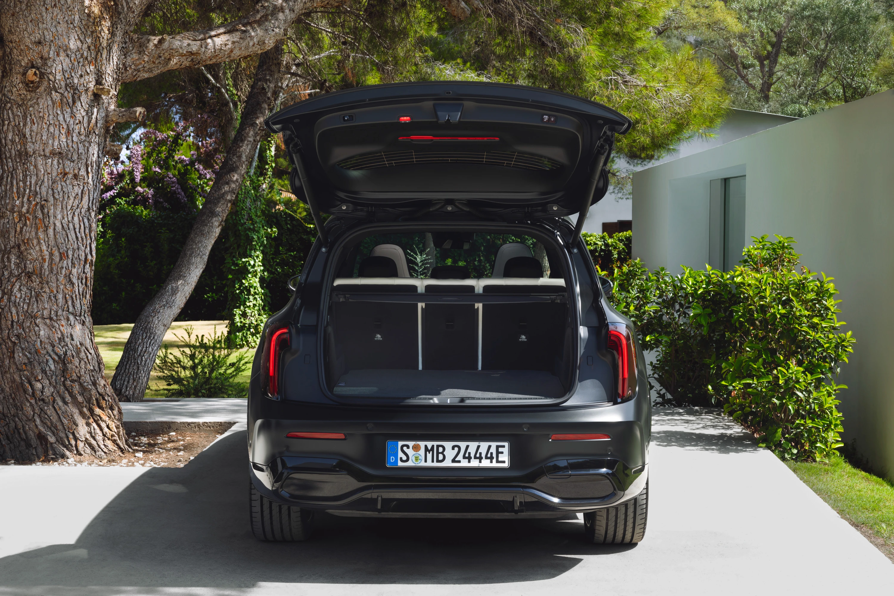 Mercedes GLB 350 4MATIC exterior view