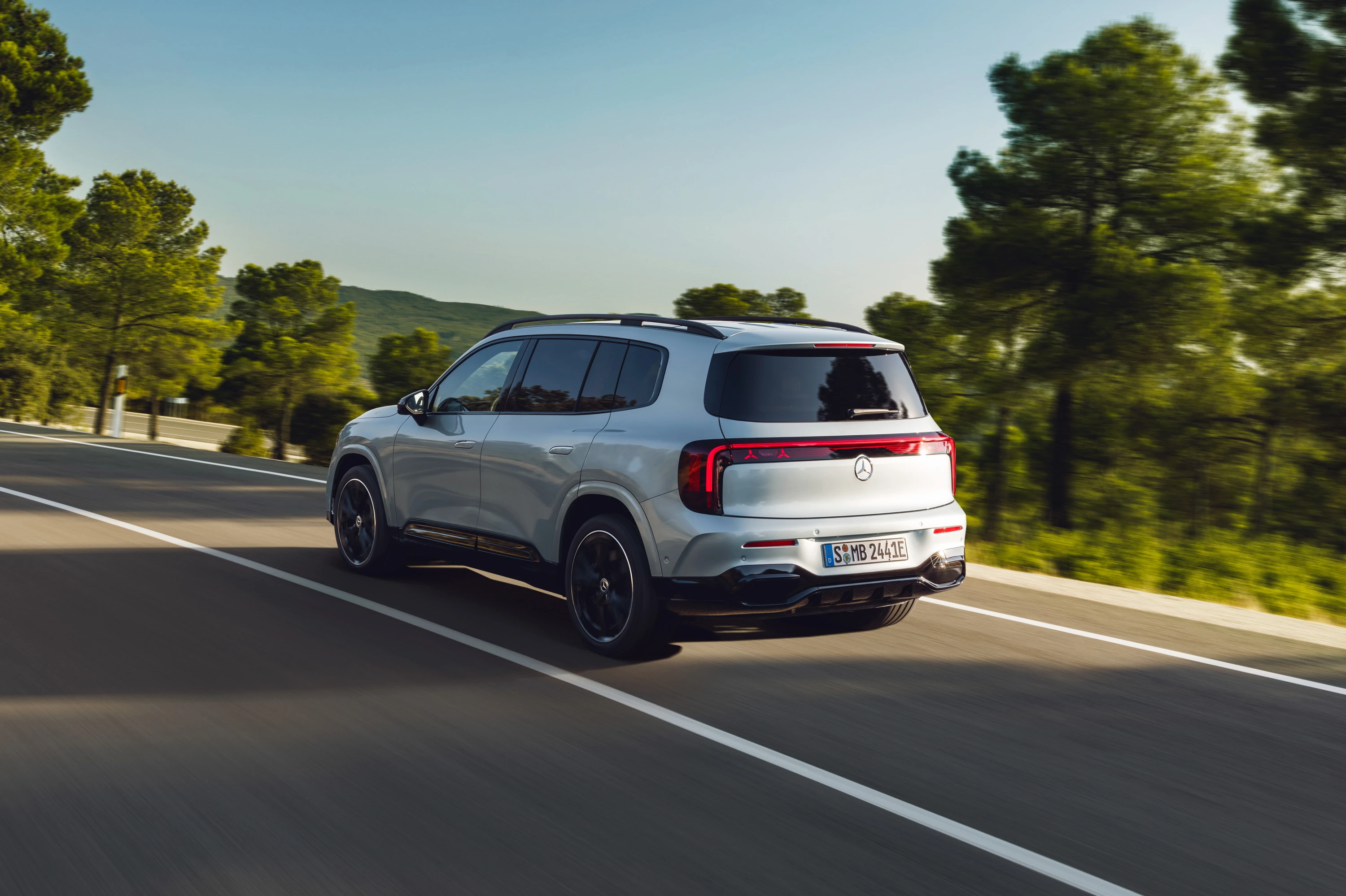 Mercedes GLB 350 4MATIC exterior view