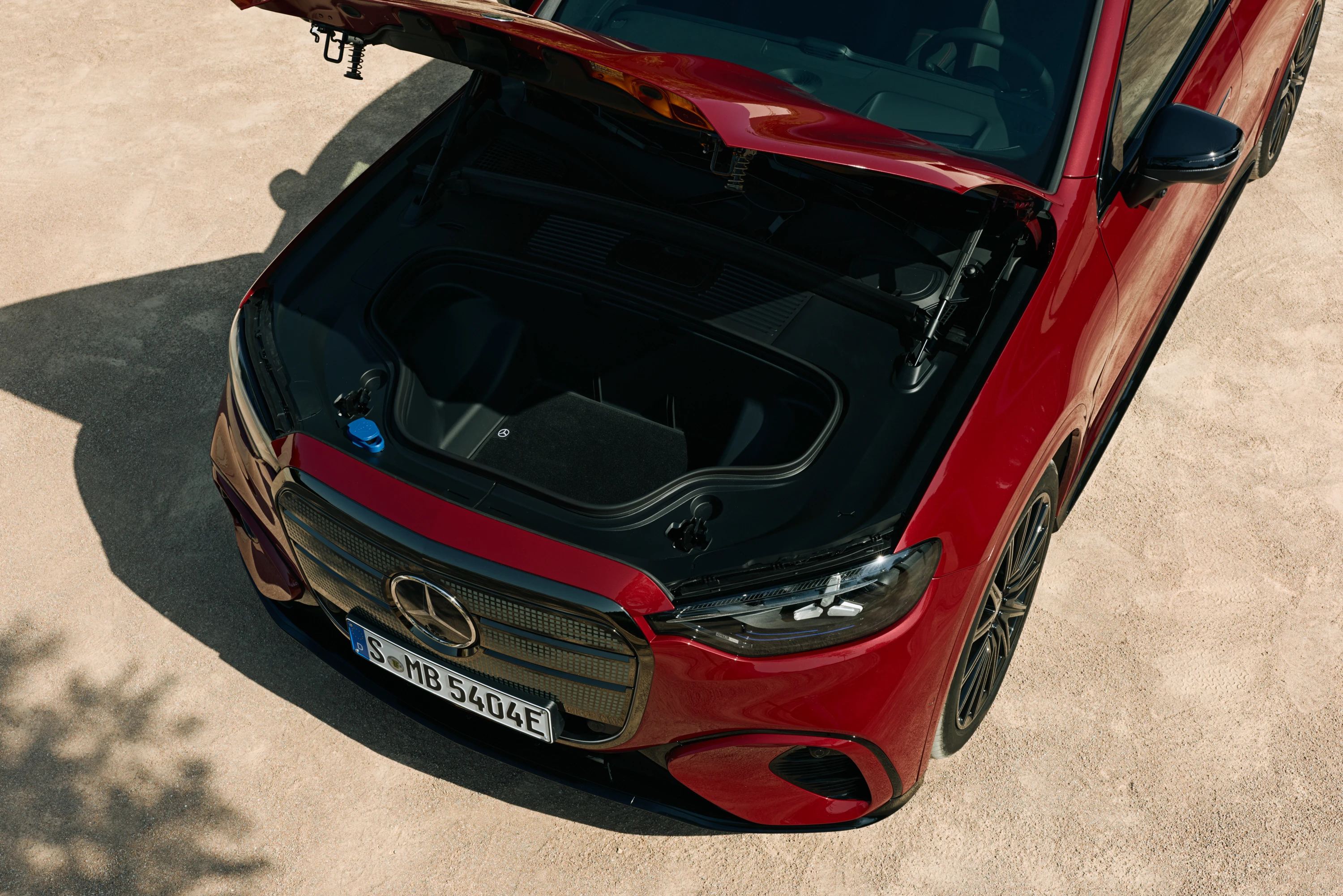 Mercedes GLC 250 frunk view