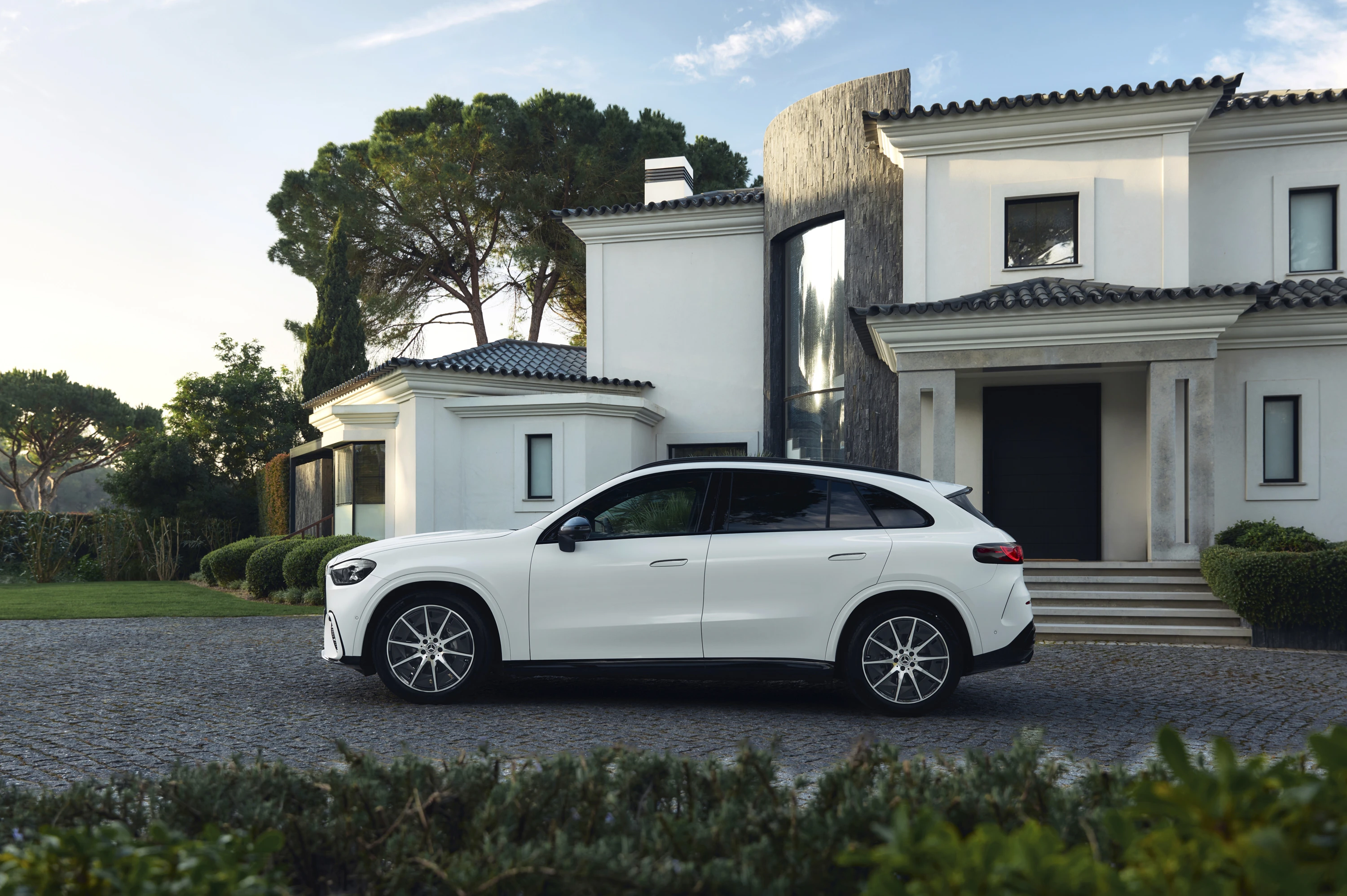 Mercedes GLC 250 exterior view