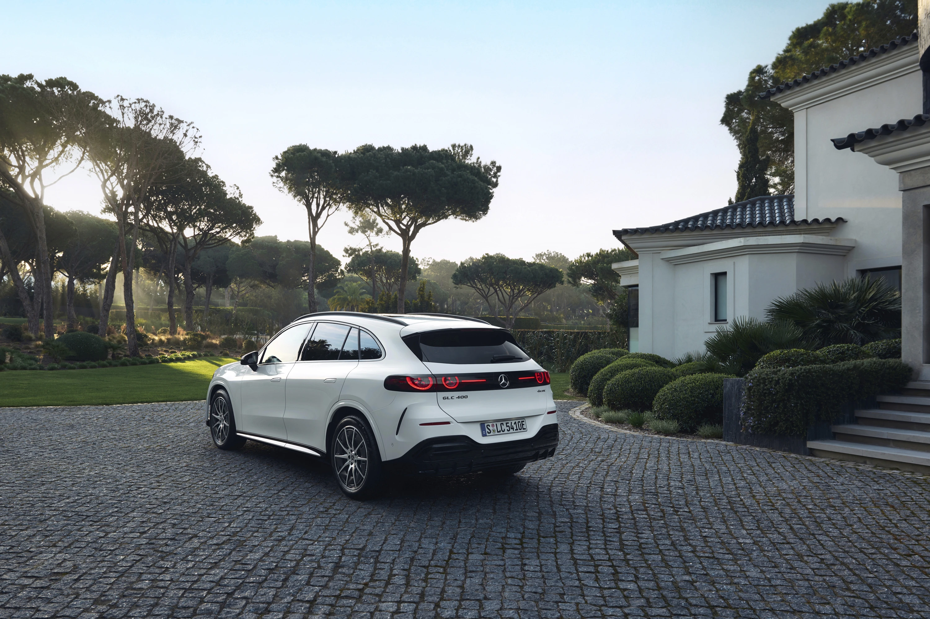 Mercedes GLC 300 4Matic exterior view