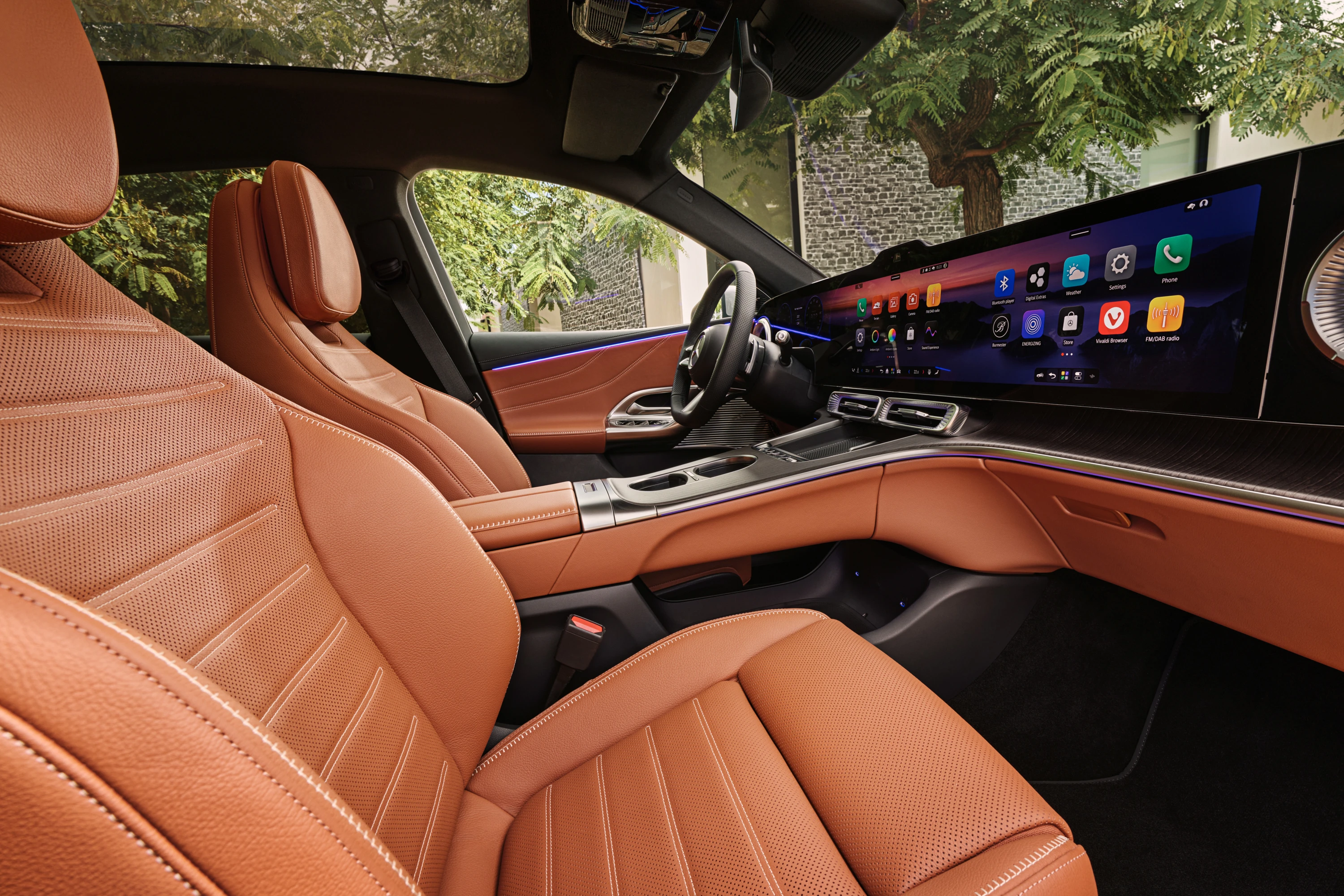 Mercedes GLC 300 4Matic frontseats view