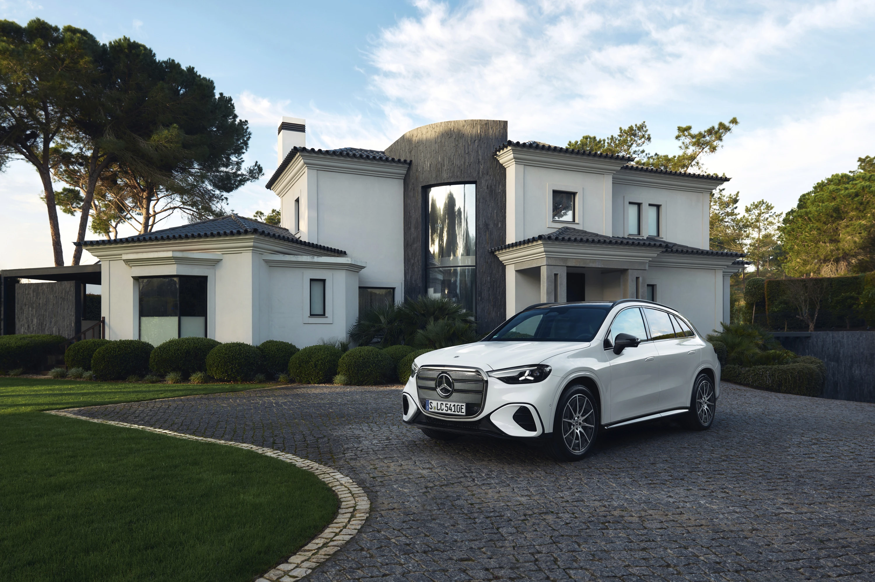 Mercedes GLC 300 4Matic exterior view