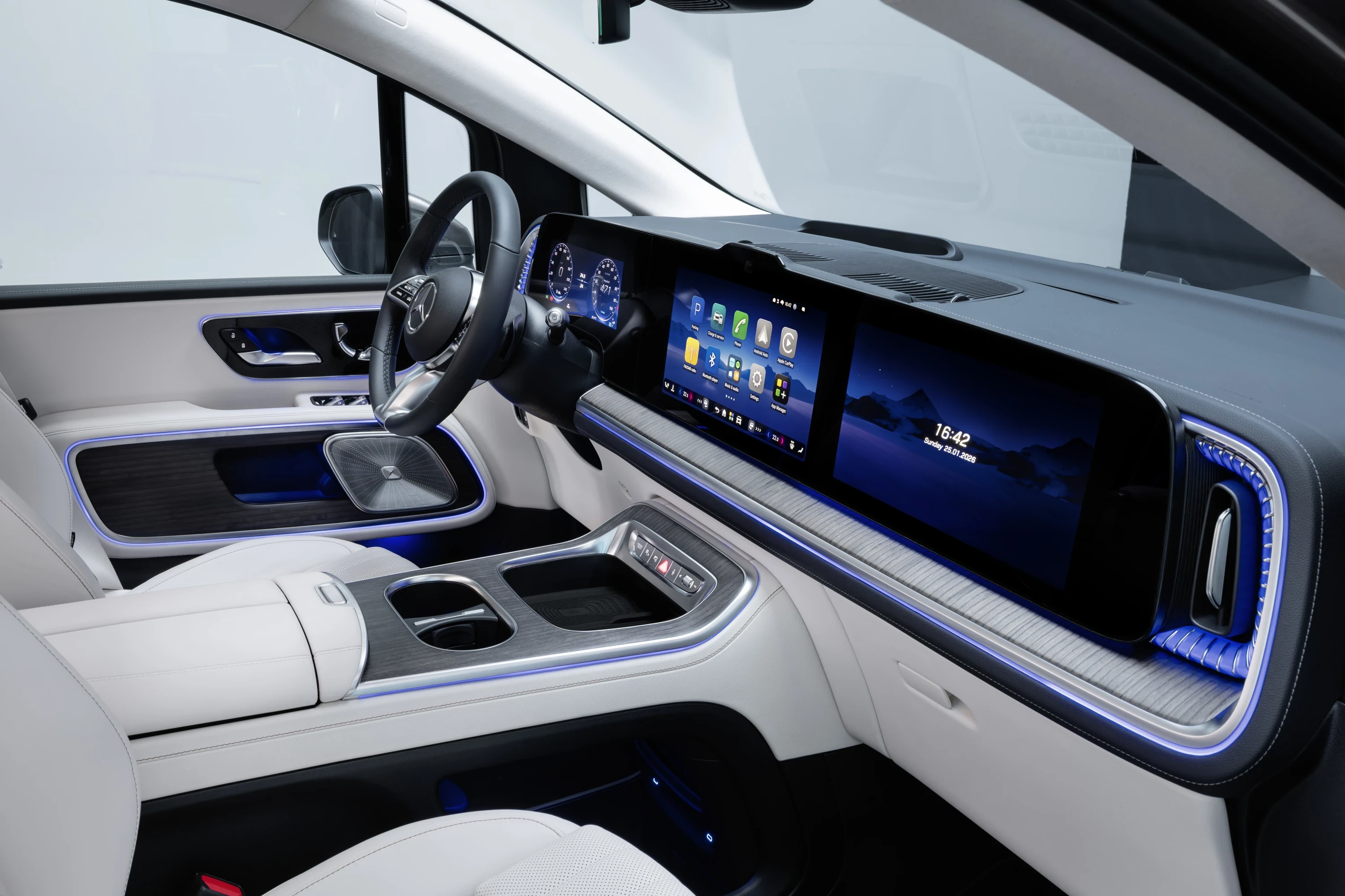 Mercedes VLE 300 screens view