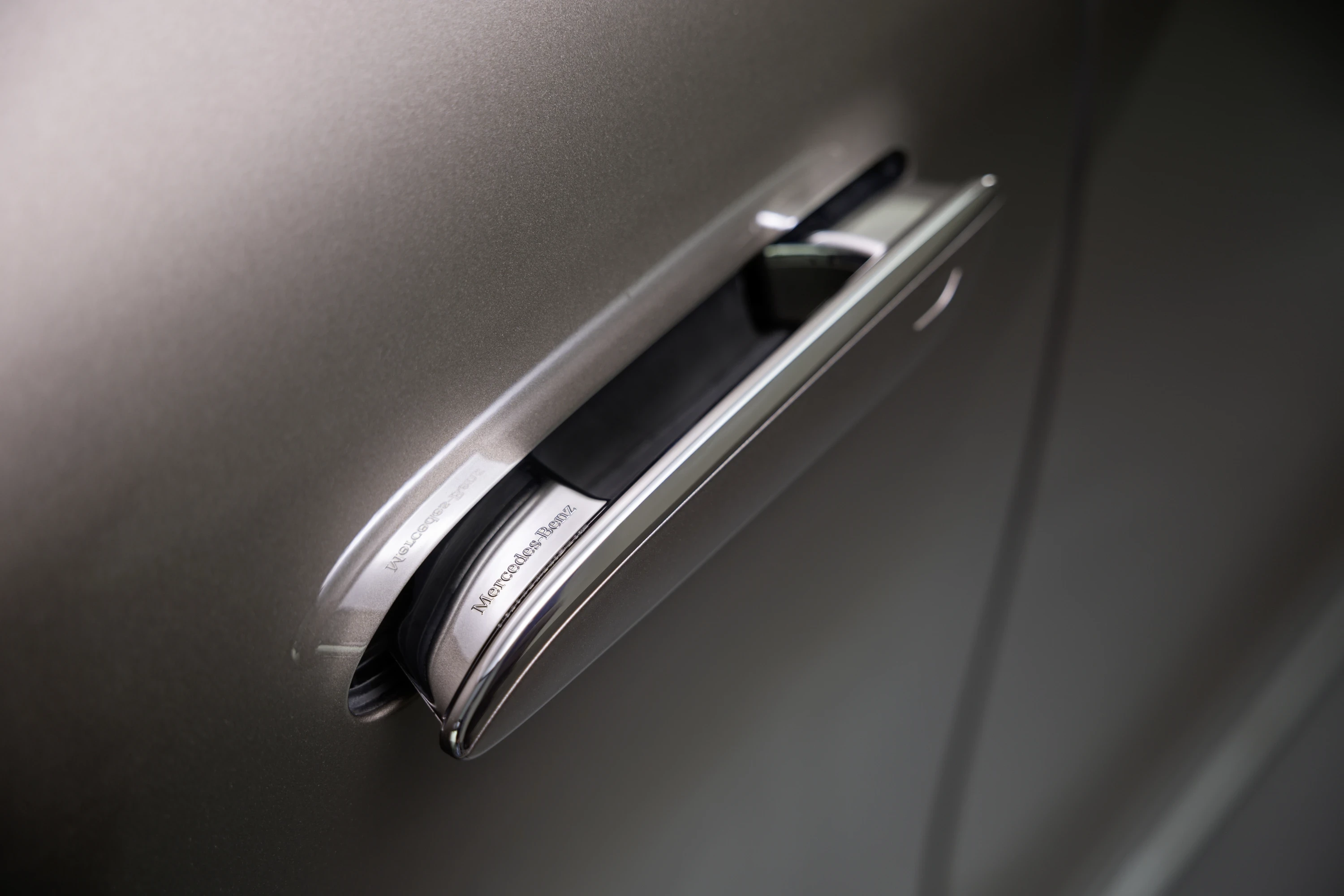 Mercedes VLE 300 doorhandle view