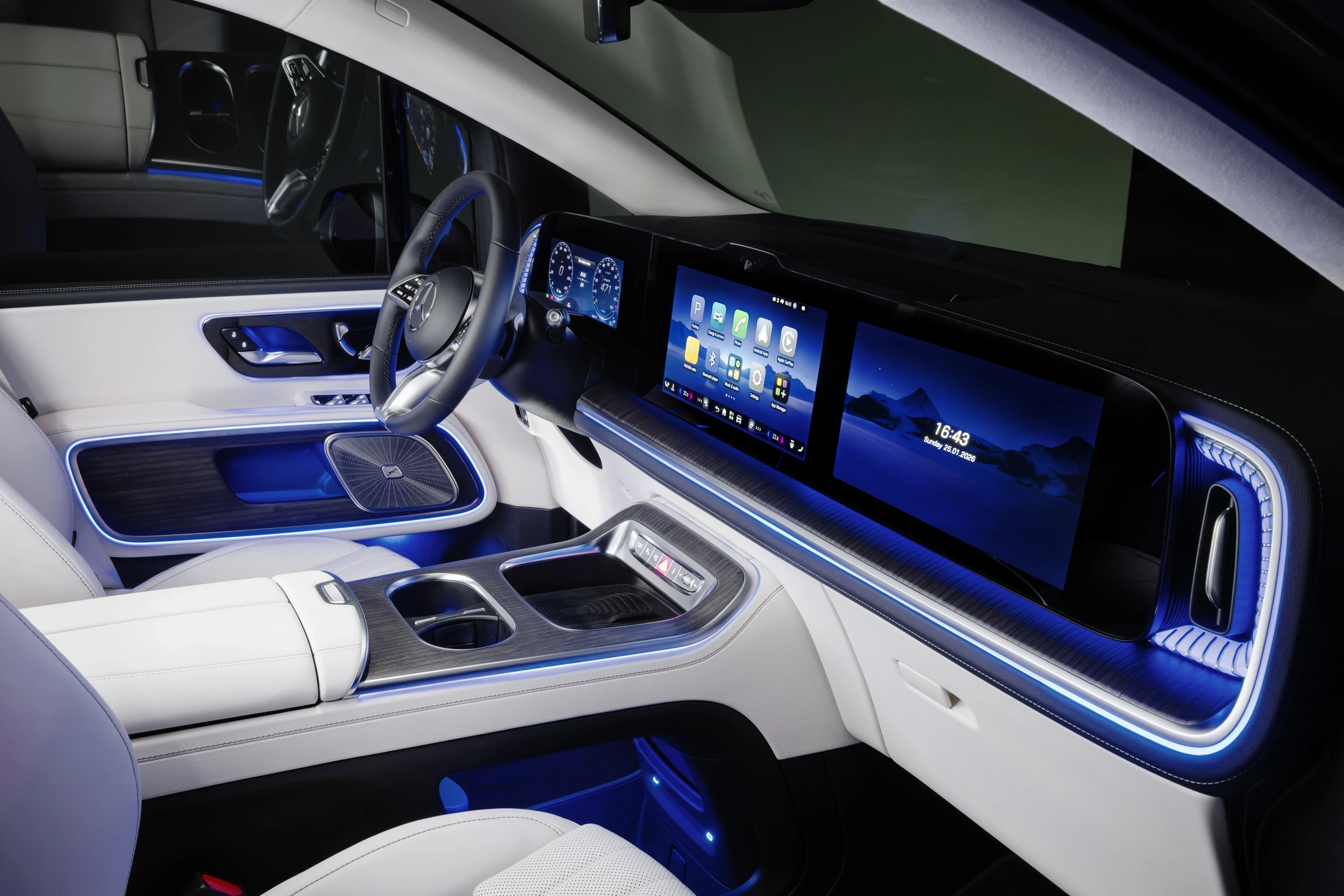 Mercedes VLE 300 screens view