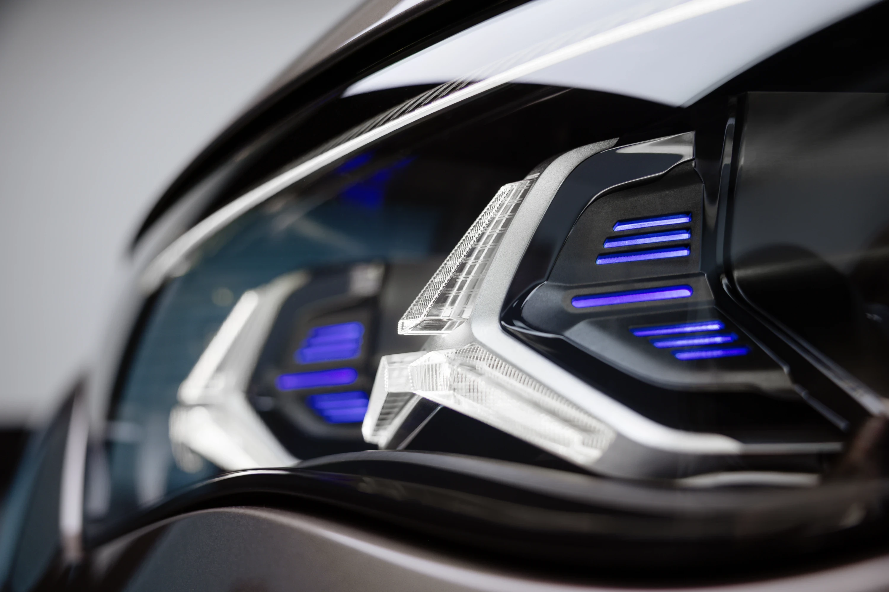 Mercedes VLE 300 headlights view