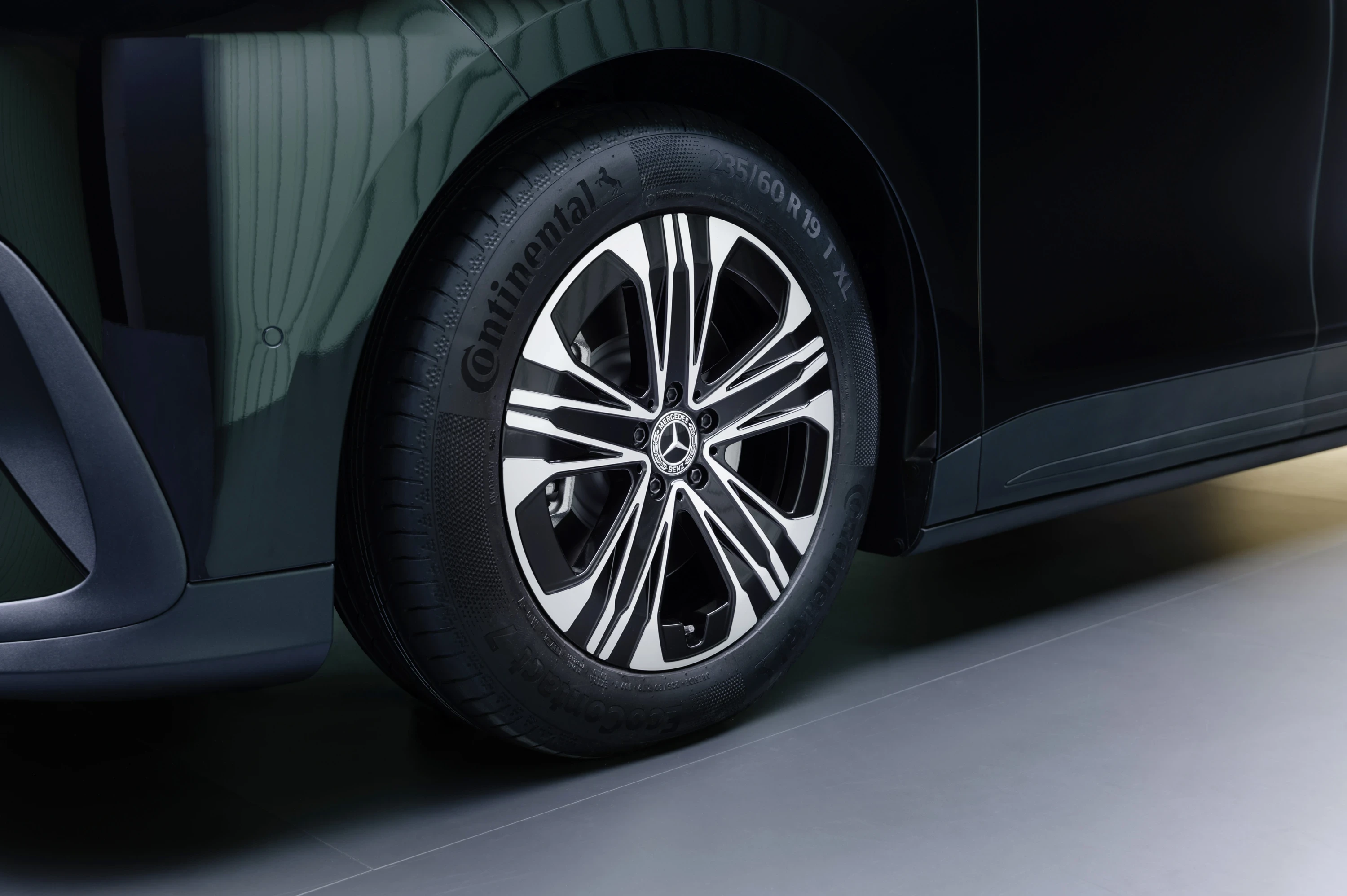 Mercedes VLE 300 wheels view