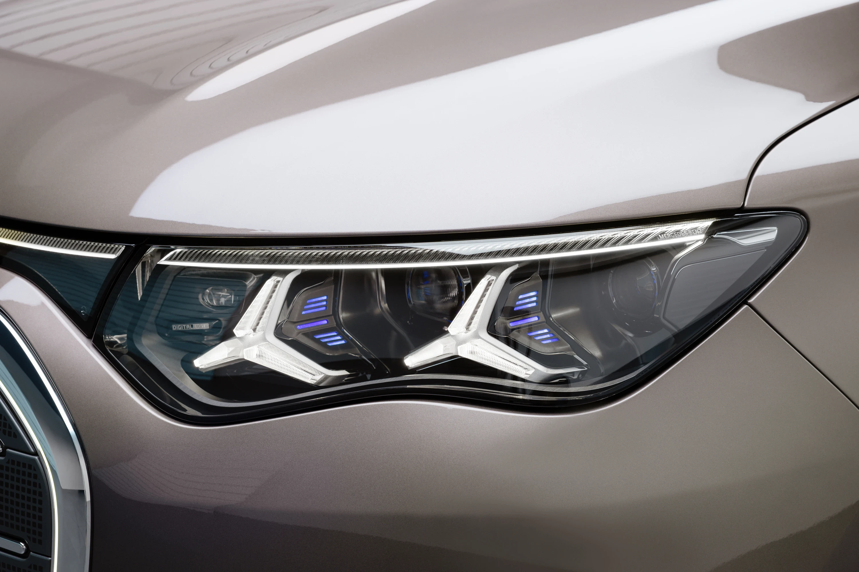 Mercedes VLE 300 headlights view